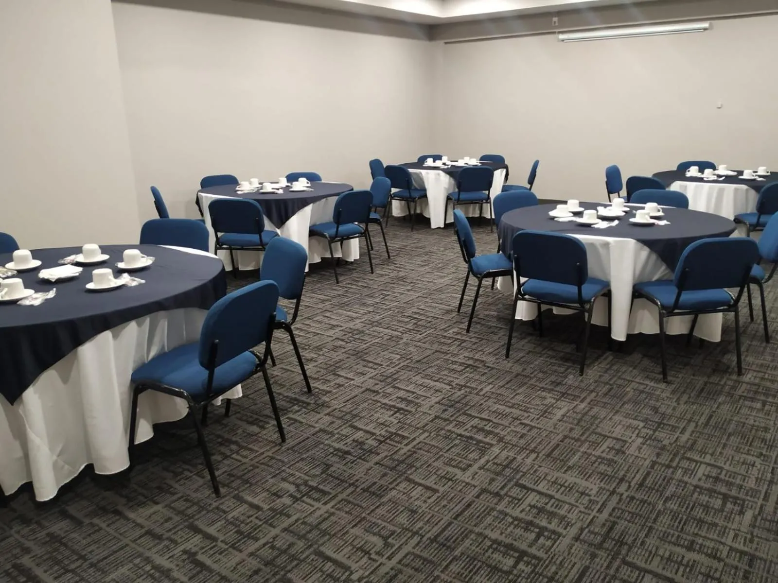 Communal lounge/ TV room in Best Western Santorin