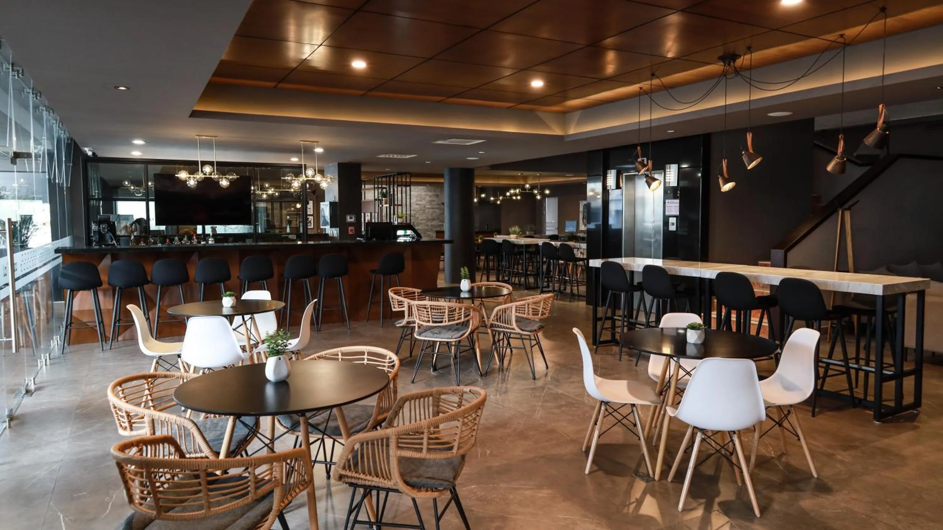 Lounge or bar in Best Western Santorin