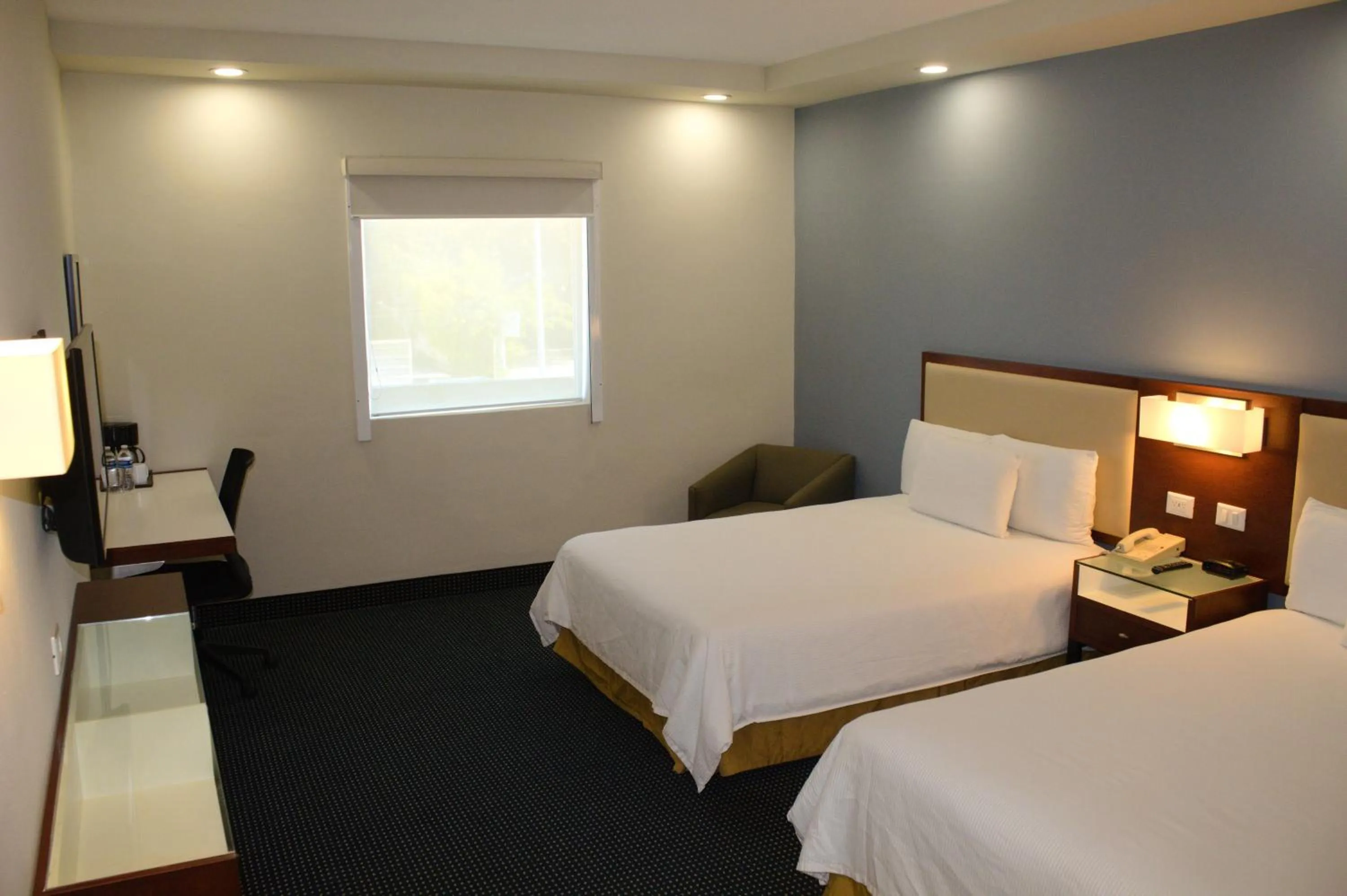 Bed in Best Western Santorin