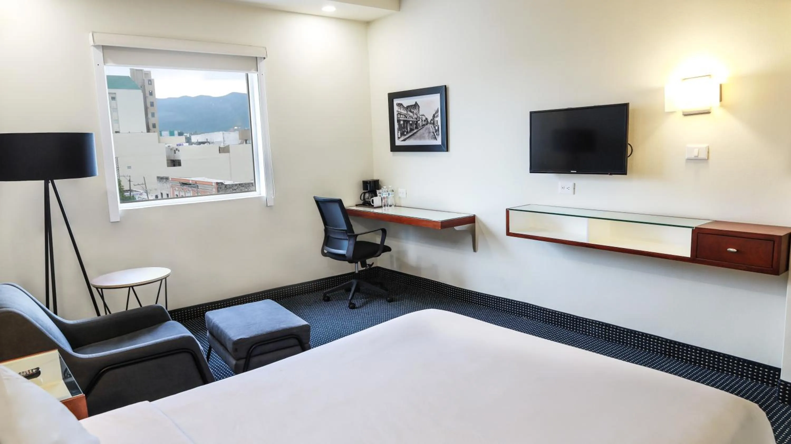 Bed in Best Western Santorin