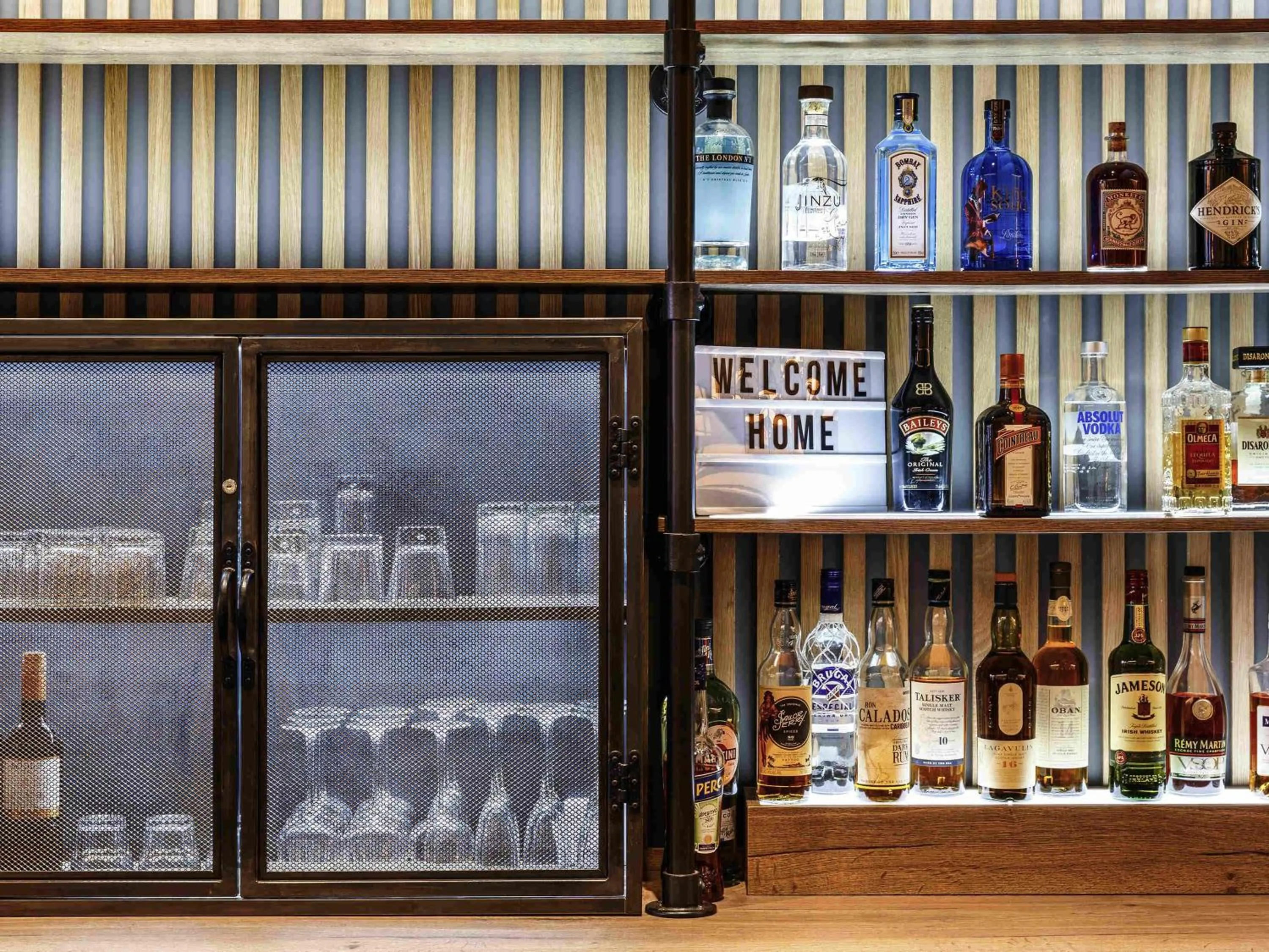 Lounge or bar in ibis Styles London Gloucester Road