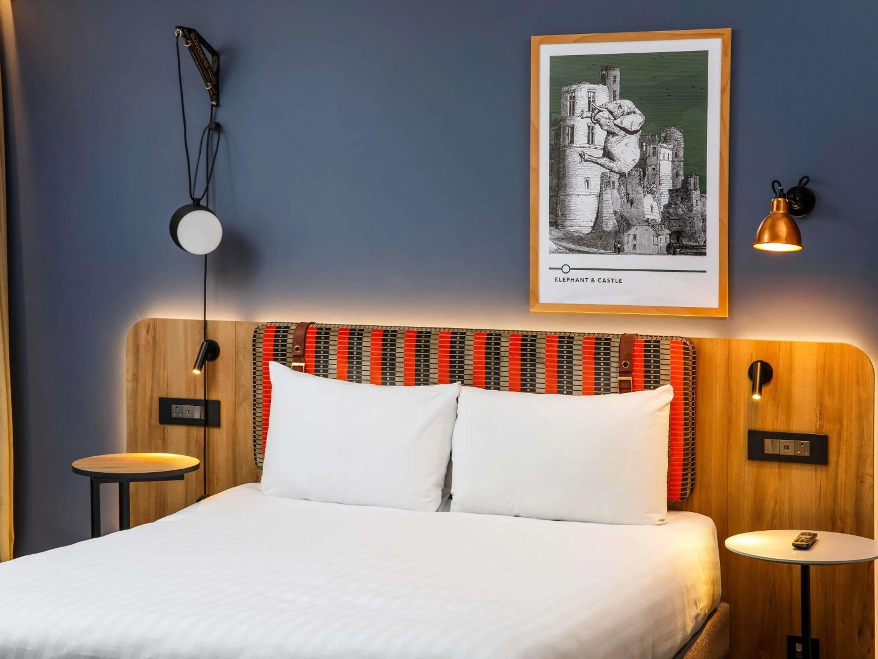 Property building, Bed in ibis Styles London Gloucester Road