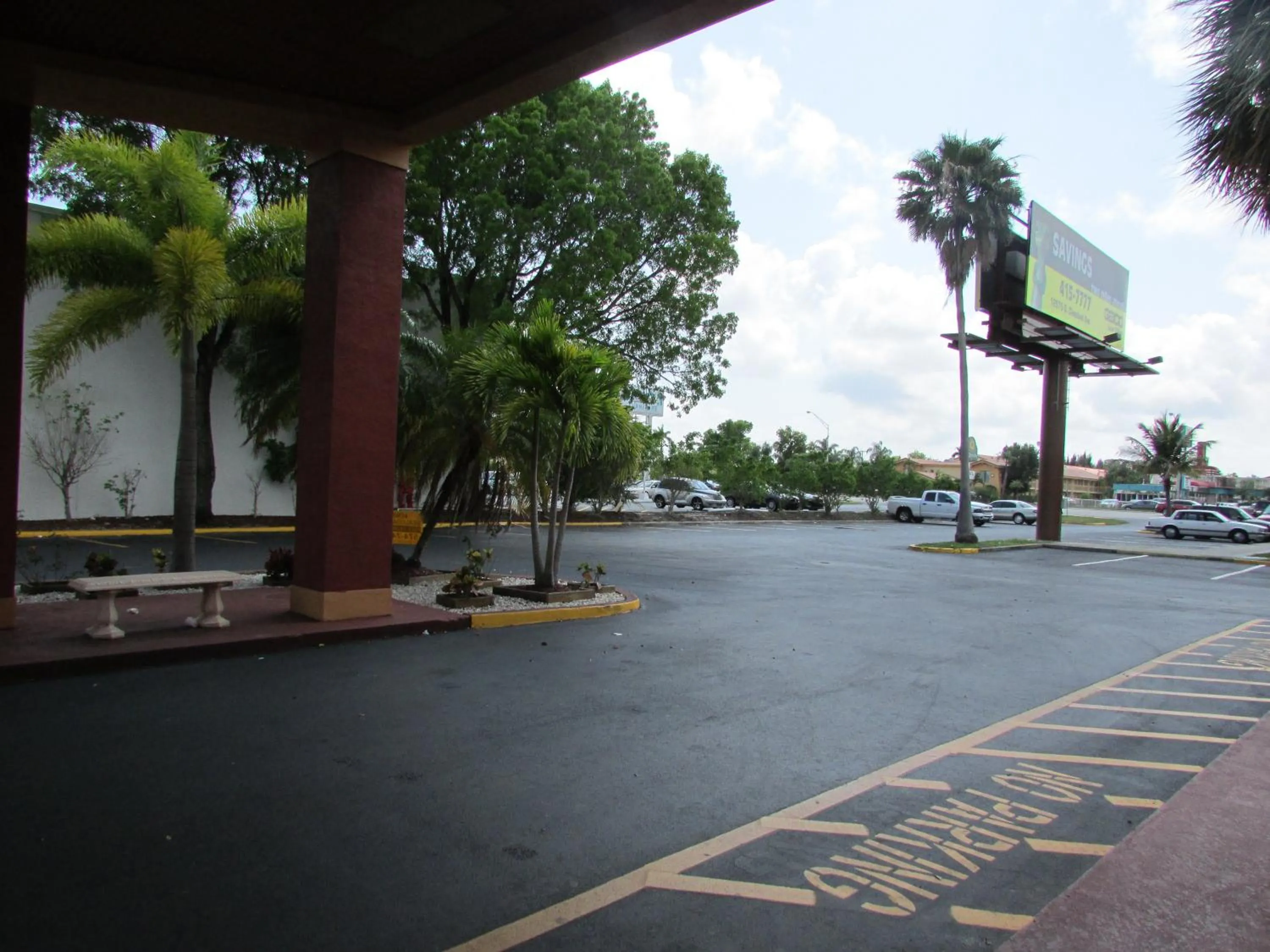 Property building in Howard Johnson by Wyndham Ft. Myers FL