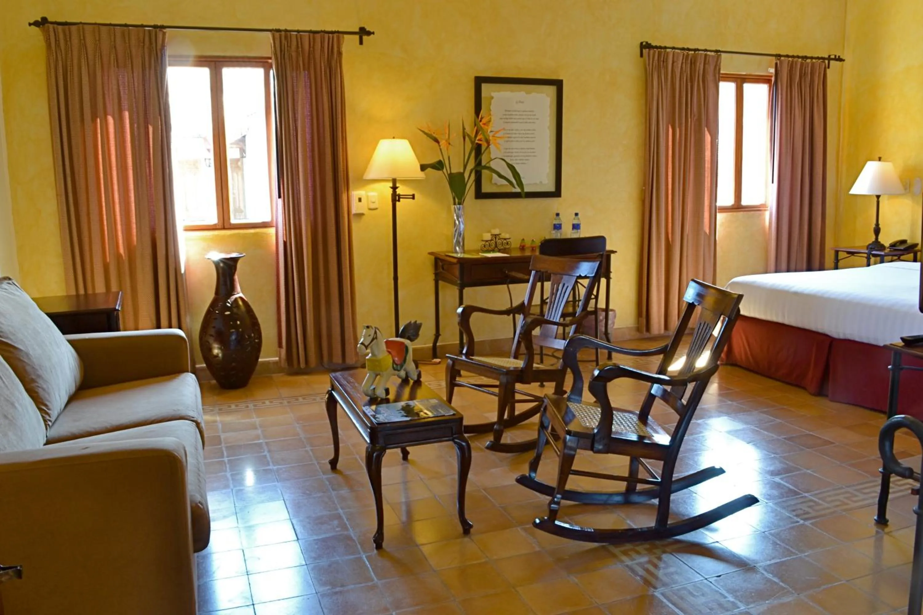 Living room, Bed in Hotel Dario Granada
