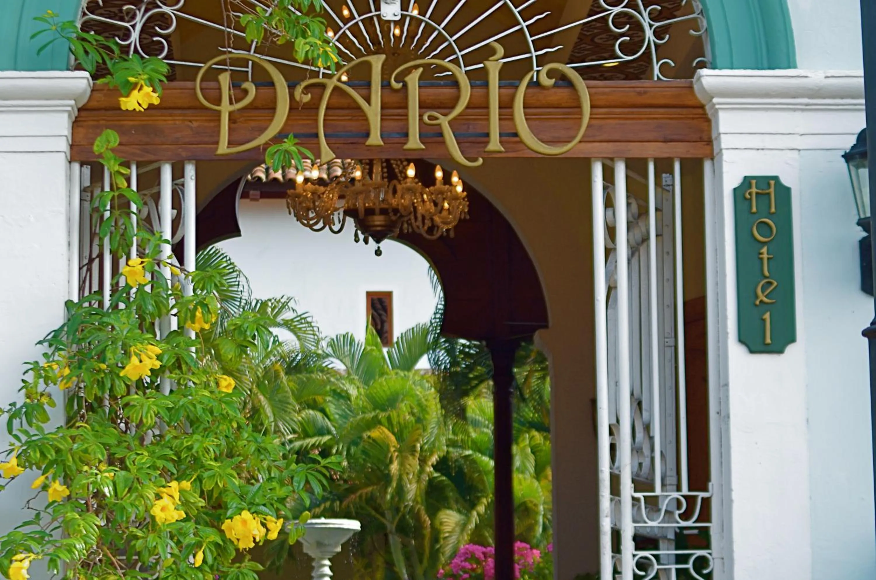 Facade/entrance in Hotel Dario Granada