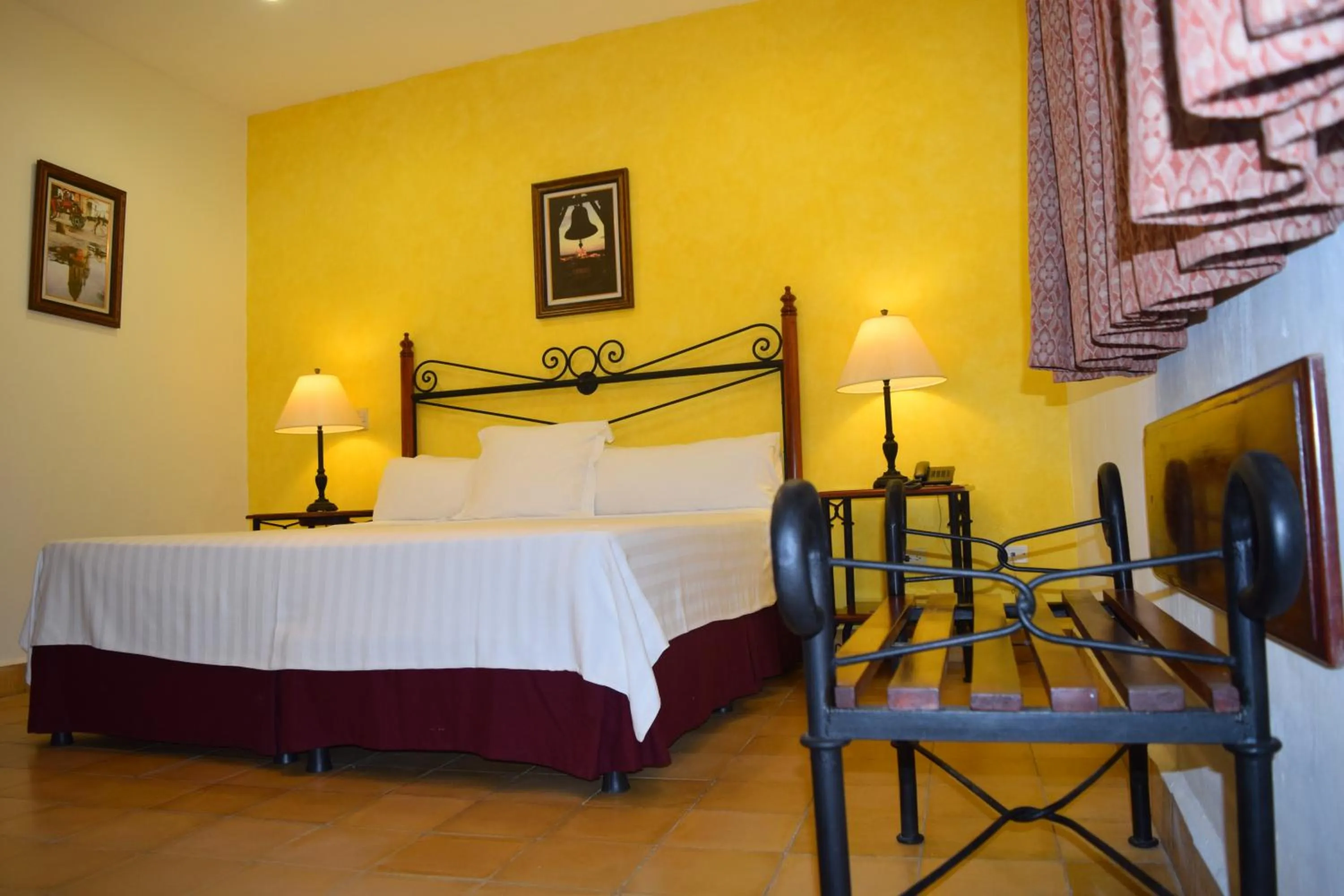 Bed in Hotel Dario Granada