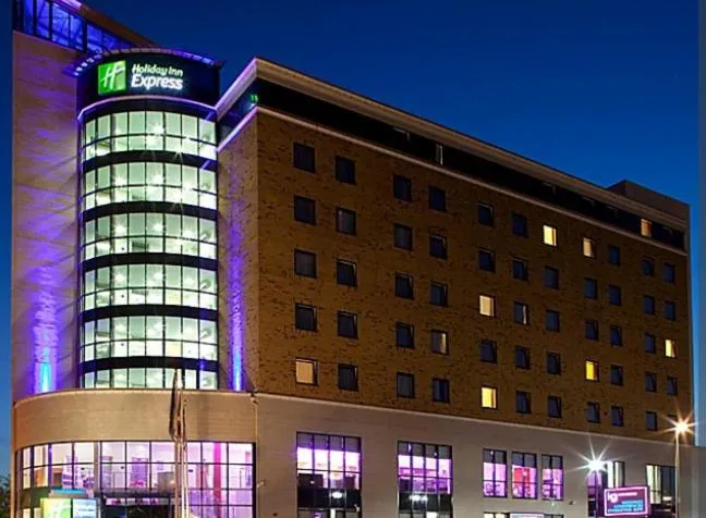 Facade/entrance, Property Building in Holiday Inn Express London - Newbury Park, an IHG Hotel