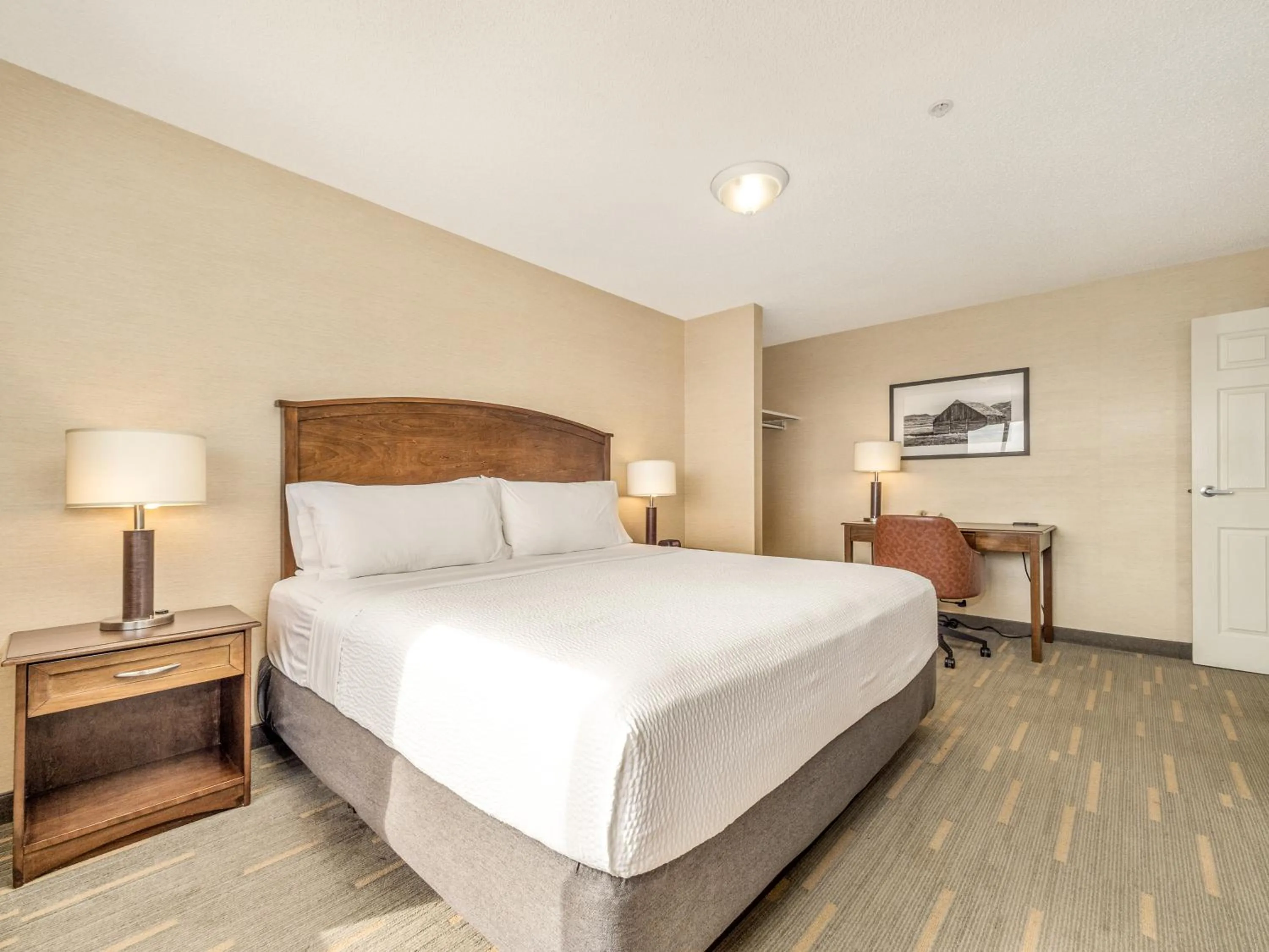 Bedroom, Bed in Holiday Inn Lethbridge by IHG