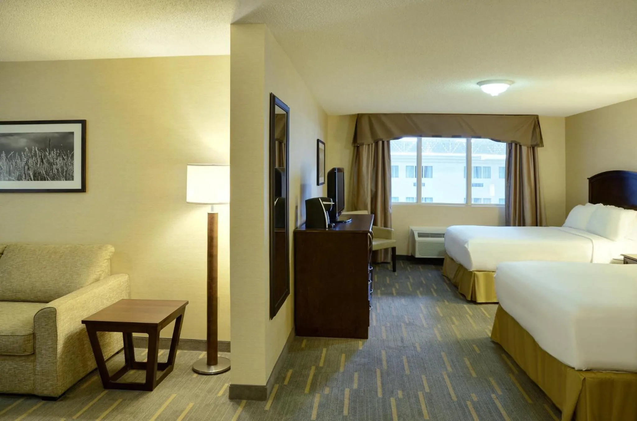 Bedroom, Bed in Holiday Inn Lethbridge by IHG