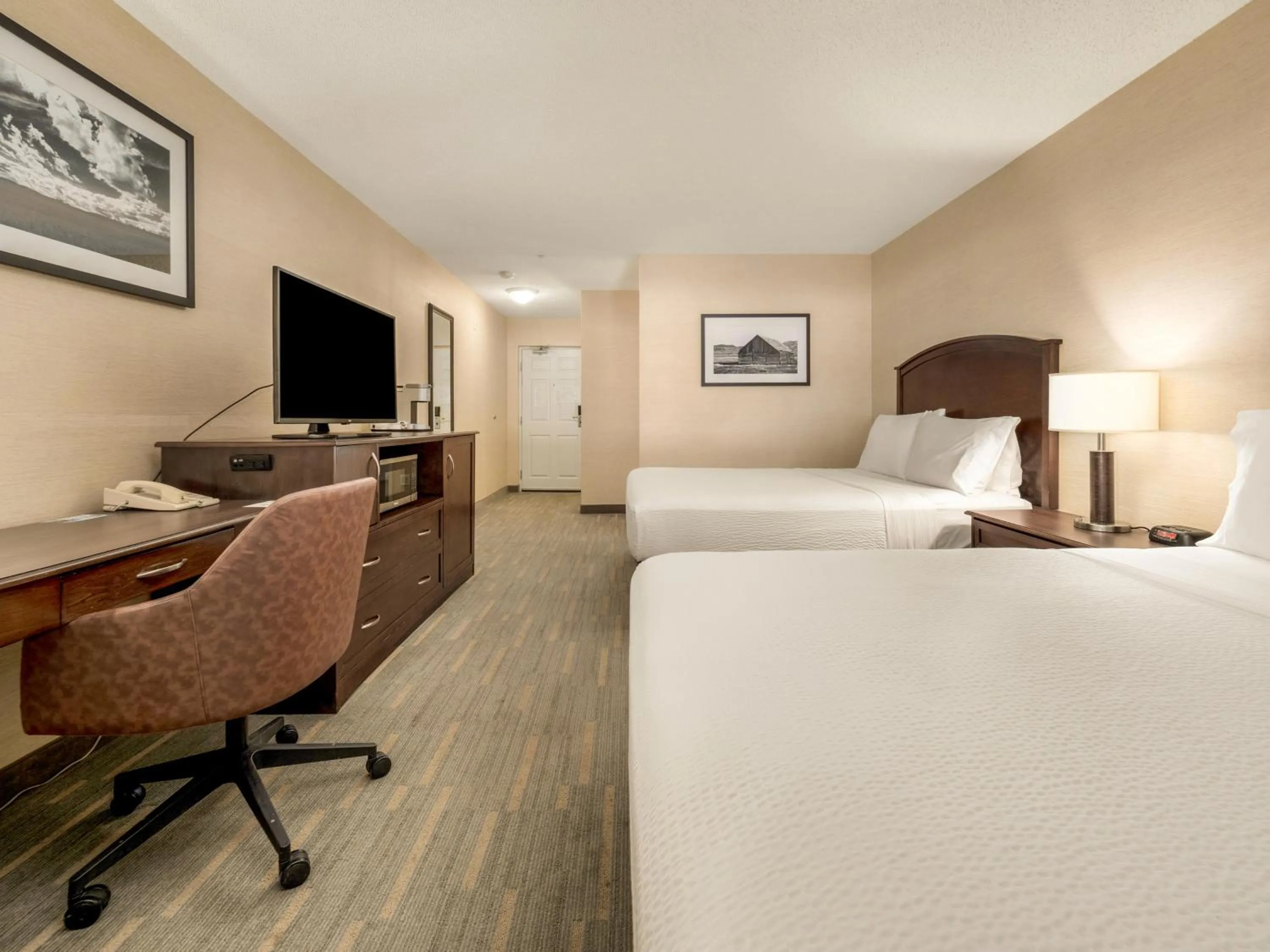 Bed in Holiday Inn Lethbridge by IHG