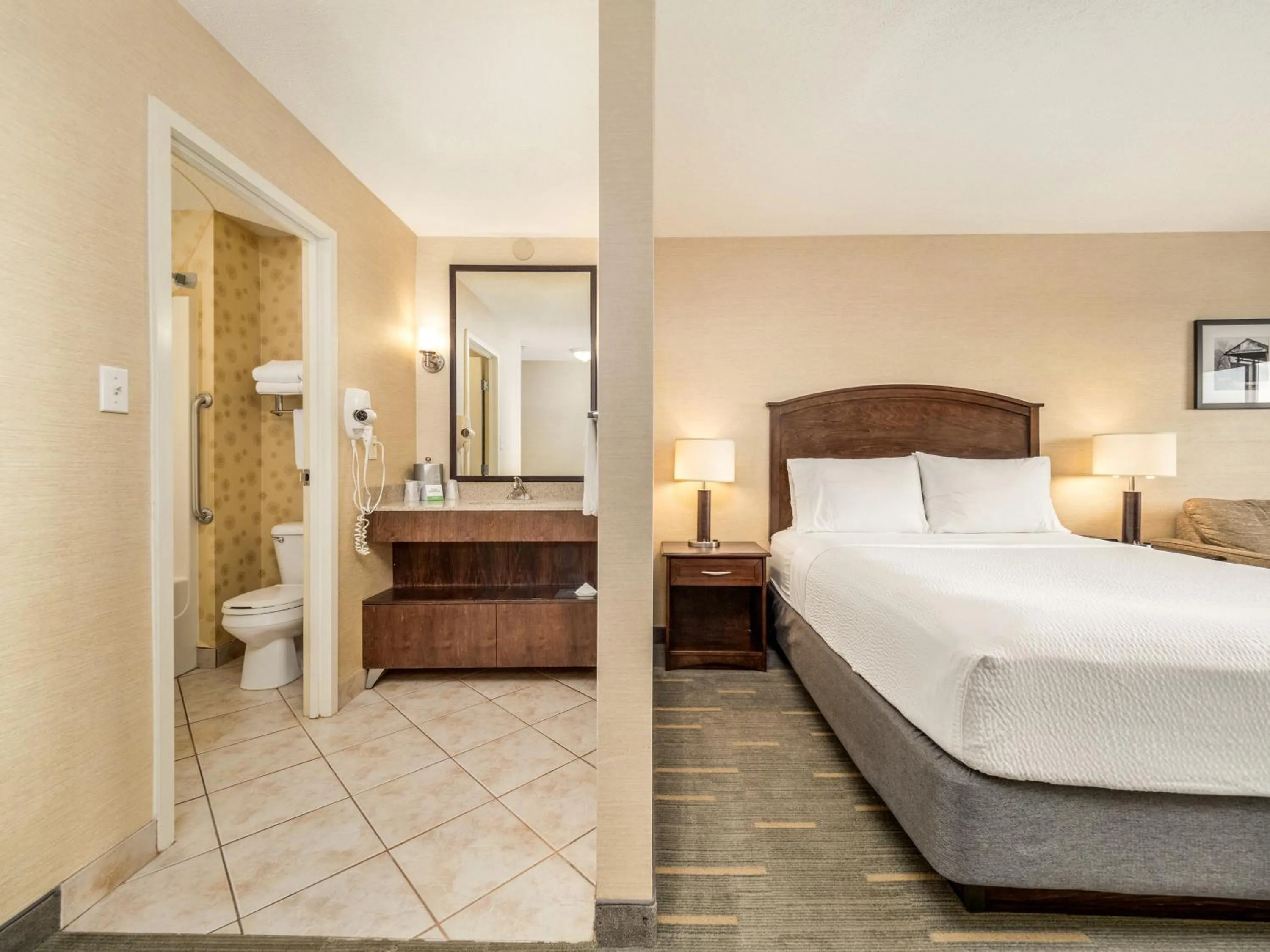 Bed in Holiday Inn Lethbridge by IHG