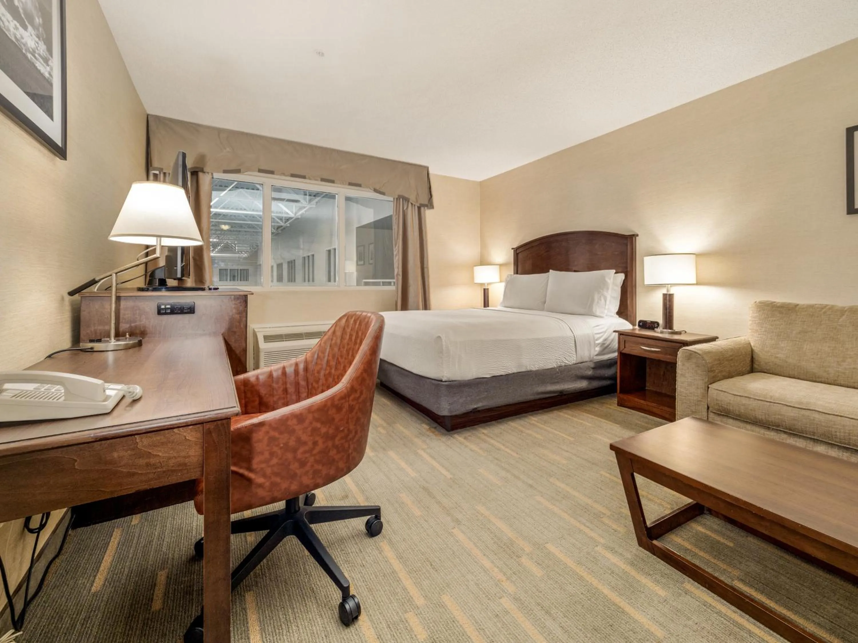 View (from property/room), Bed in Holiday Inn Lethbridge by IHG