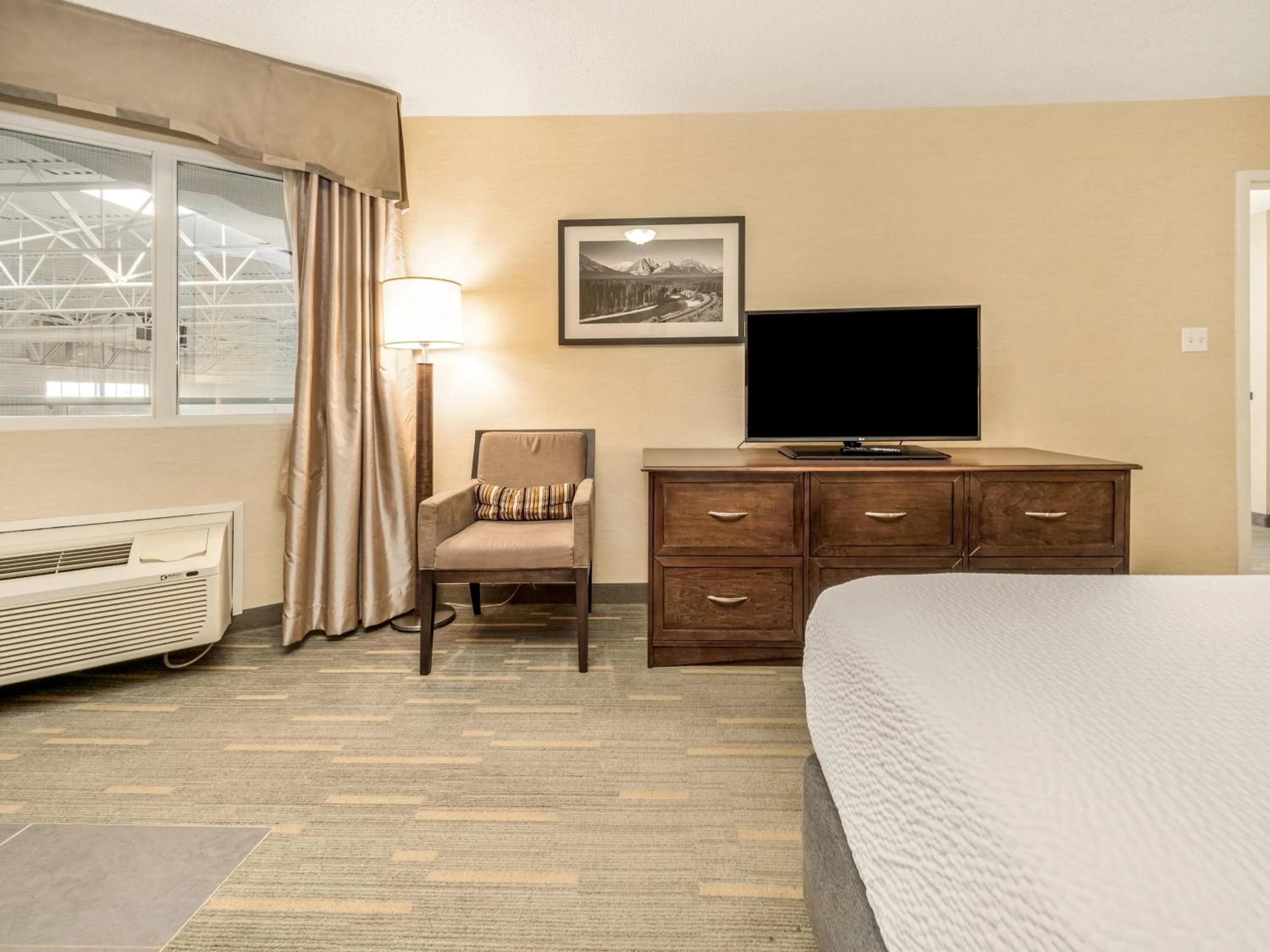 Bedroom, Bed in Holiday Inn Lethbridge by IHG