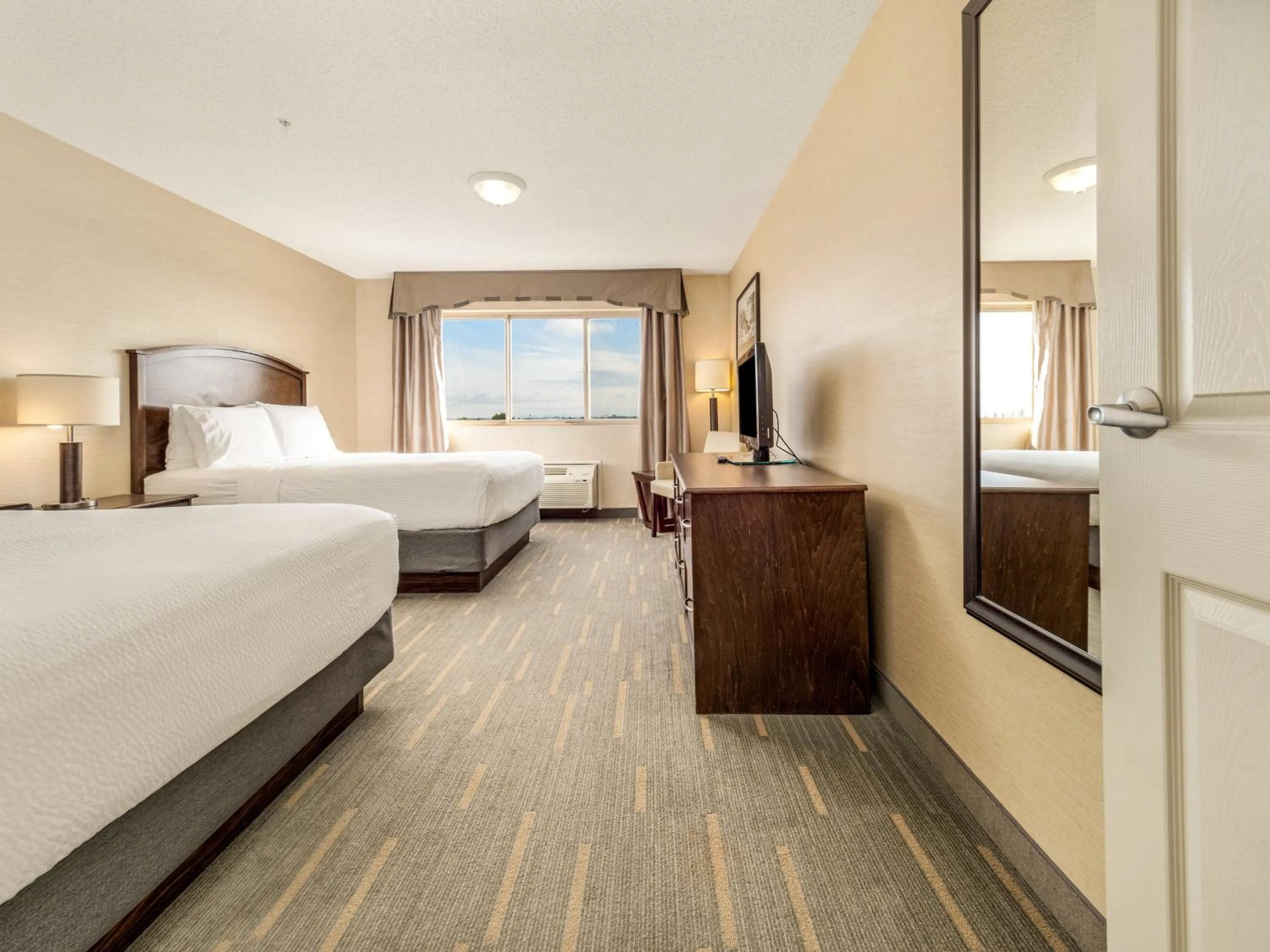 Photo of the whole room, Bed in Holiday Inn Lethbridge by IHG