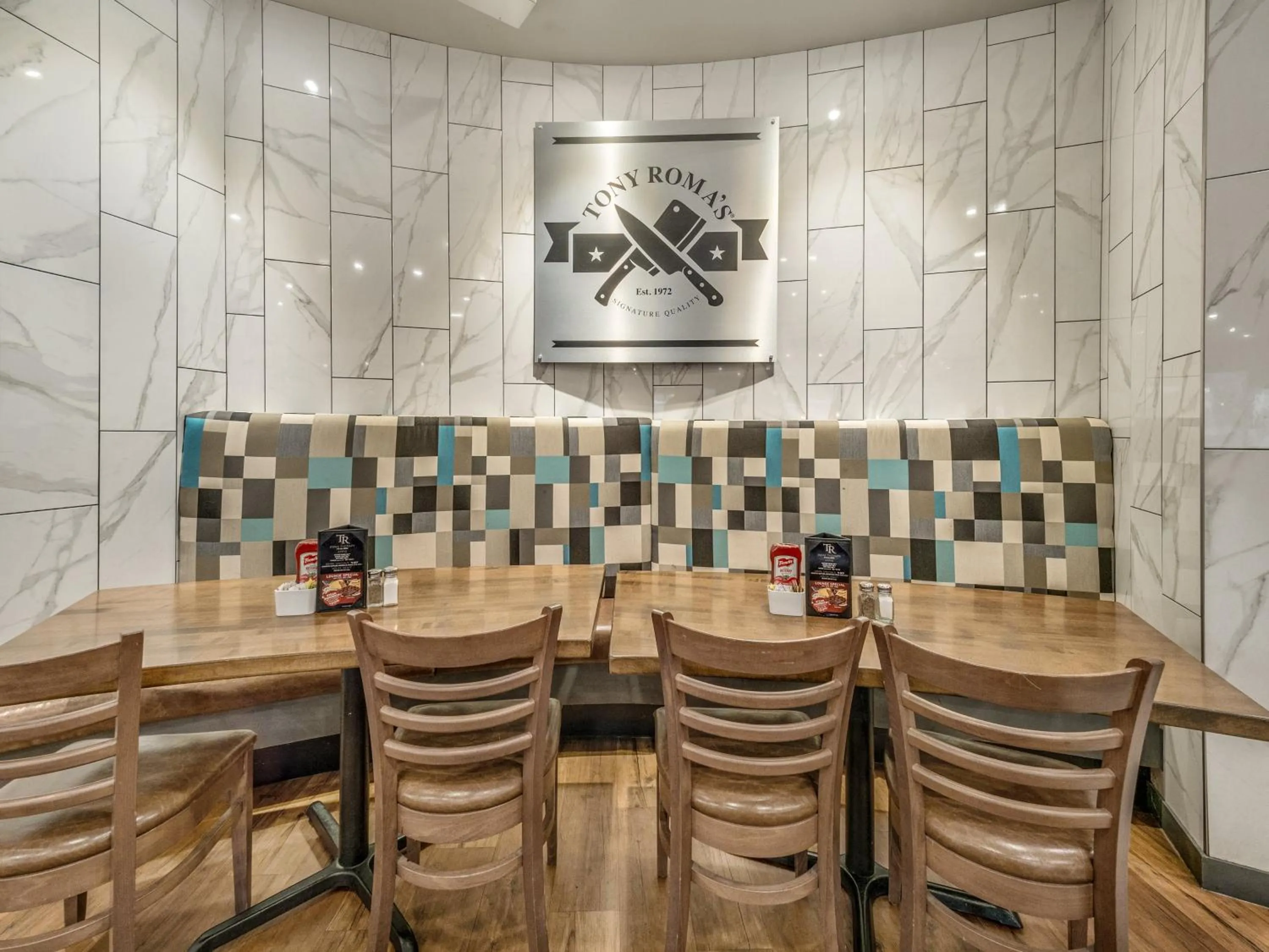 Restaurant/places to eat in Holiday Inn Lethbridge by IHG