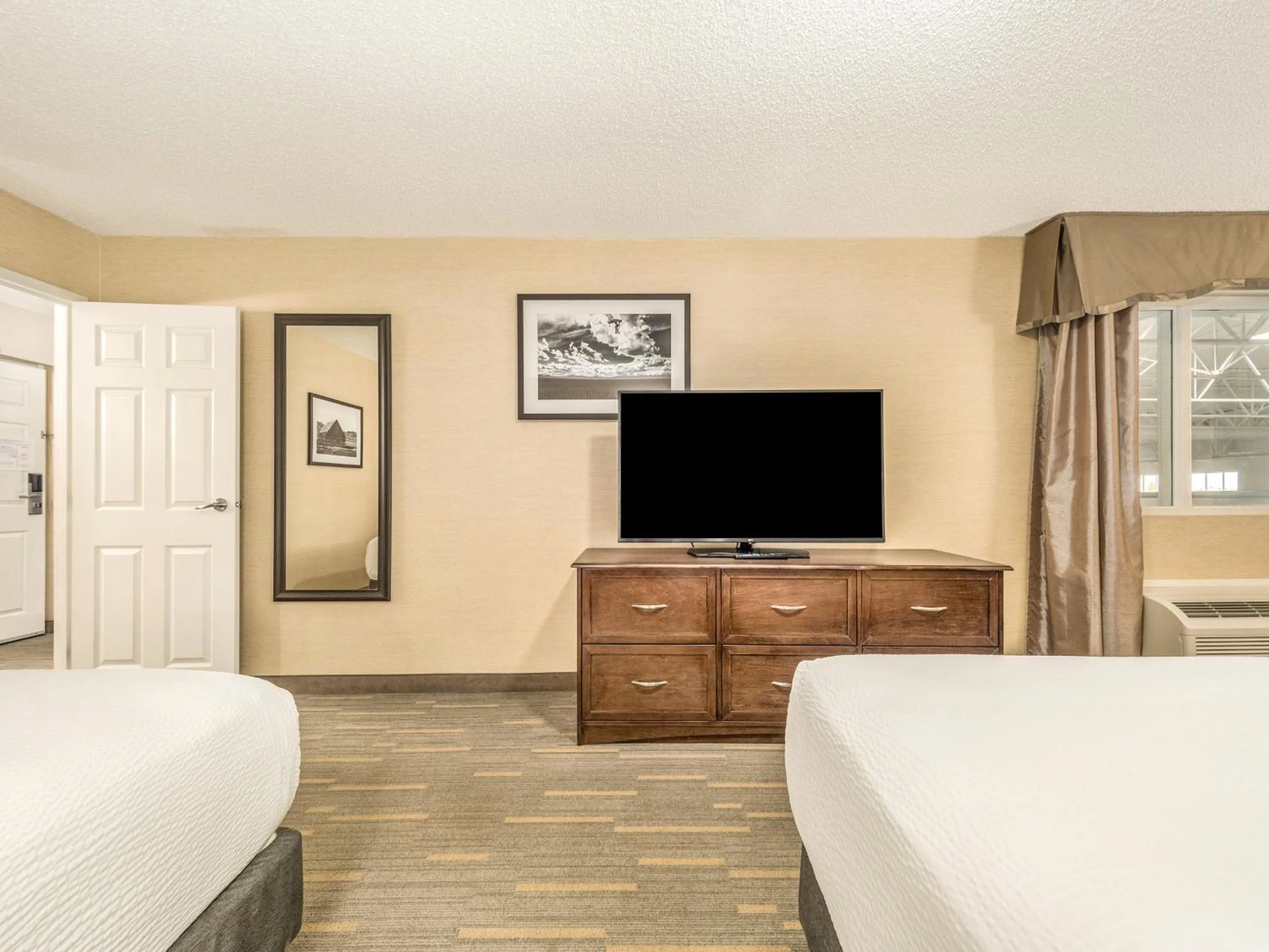 Bed in Holiday Inn Lethbridge by IHG