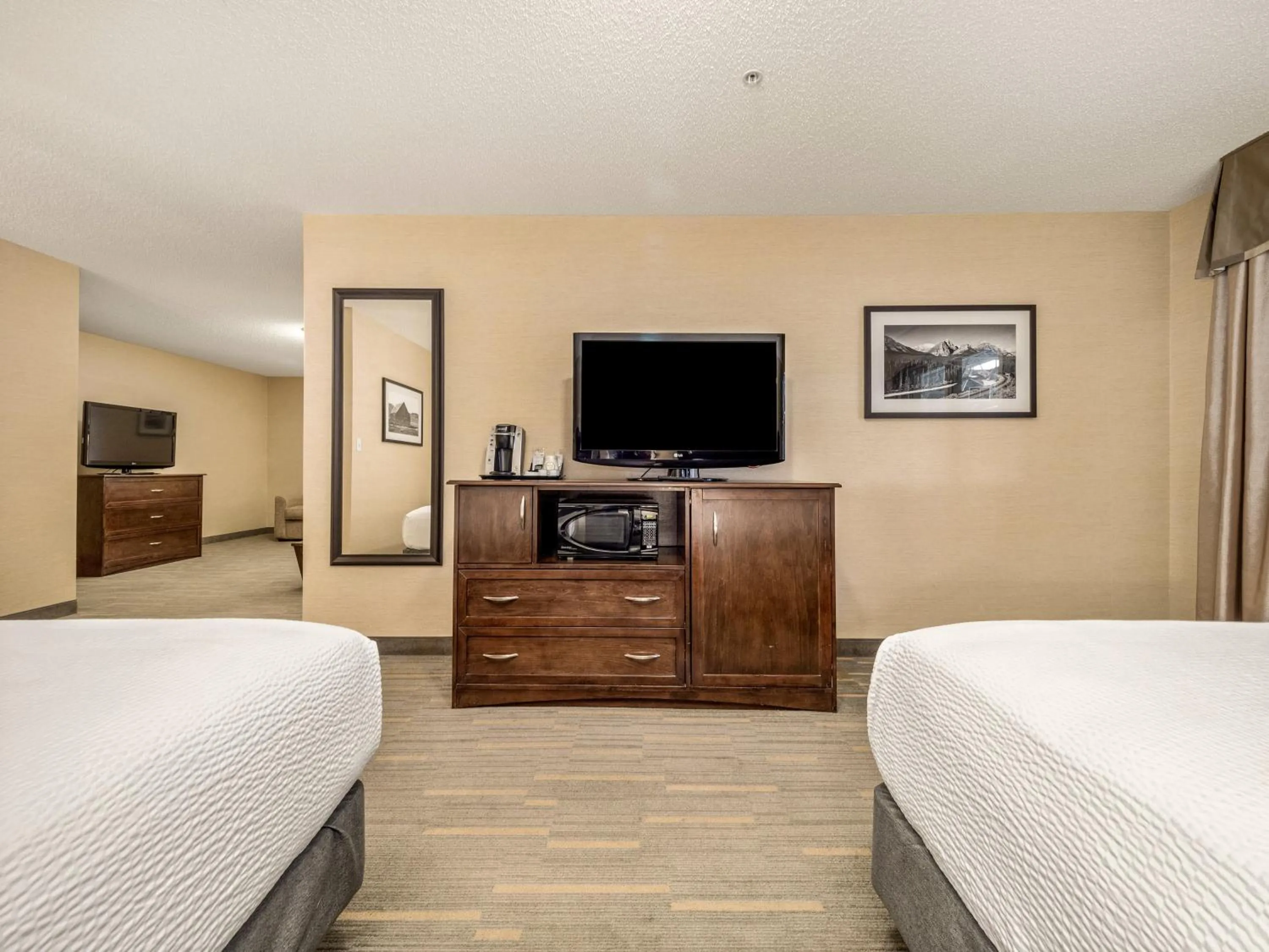 Photo of the whole room, Bed in Holiday Inn Lethbridge by IHG