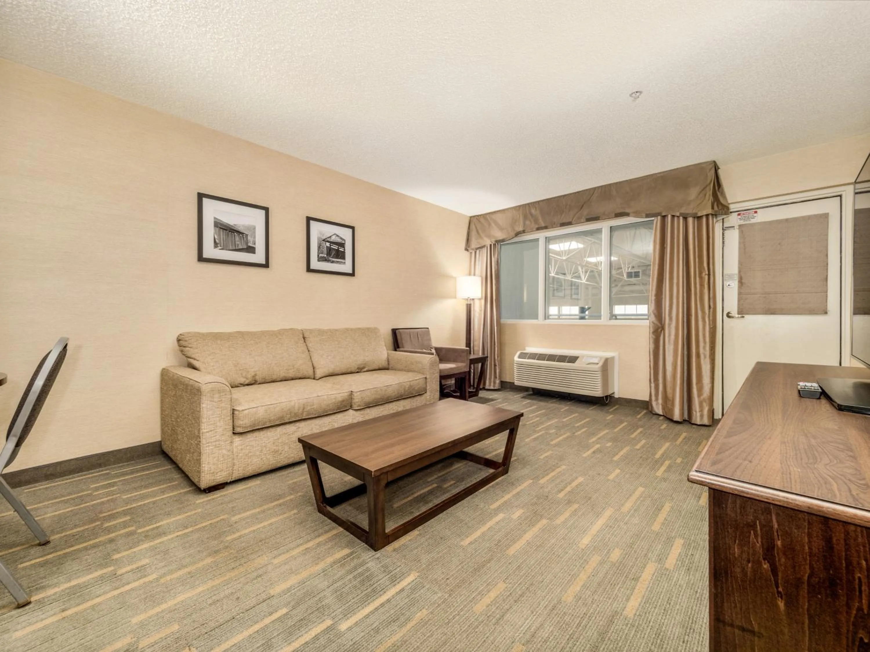 Living room in Holiday Inn Lethbridge by IHG