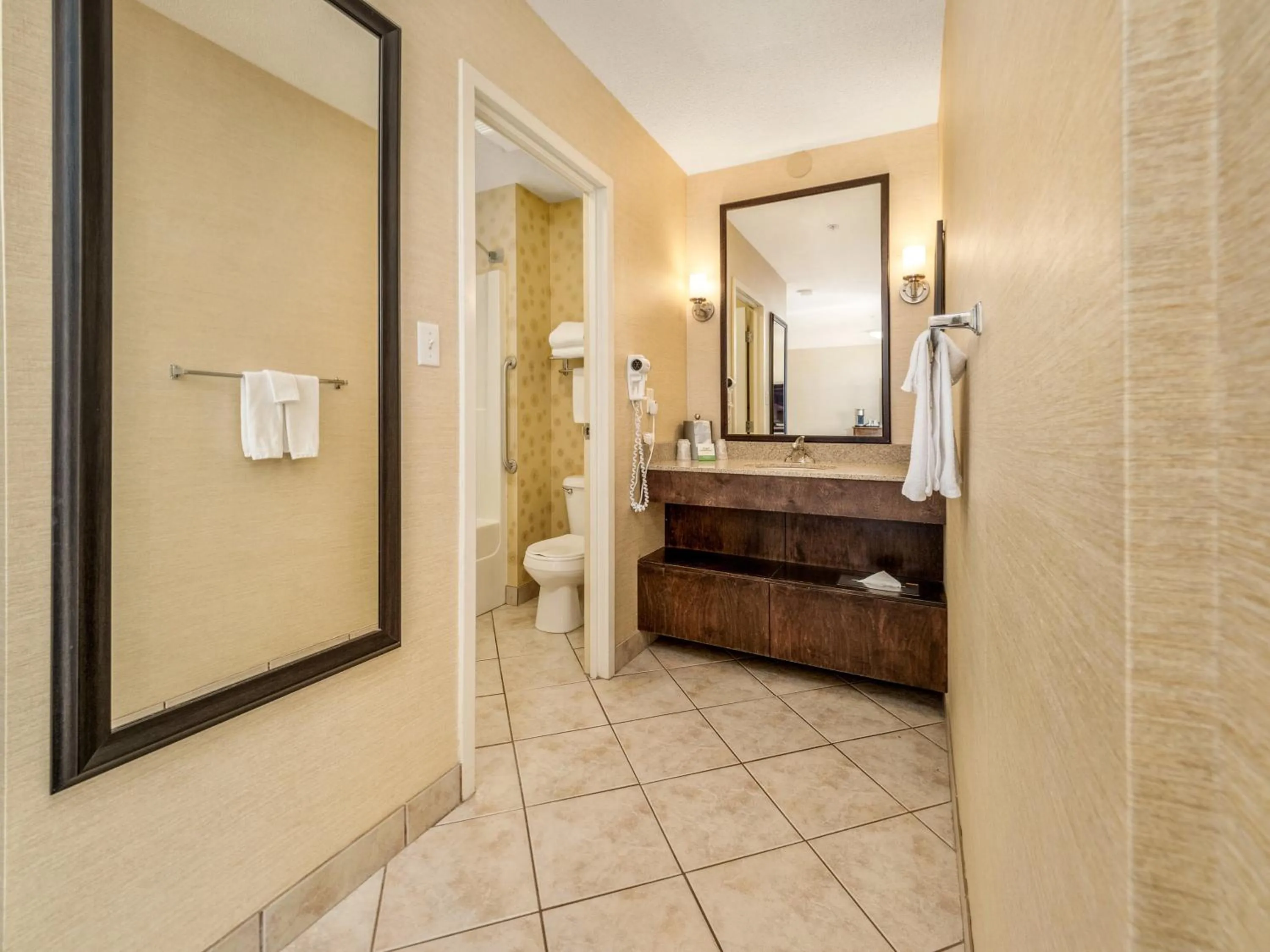 Bathroom, Bed in Holiday Inn Lethbridge by IHG