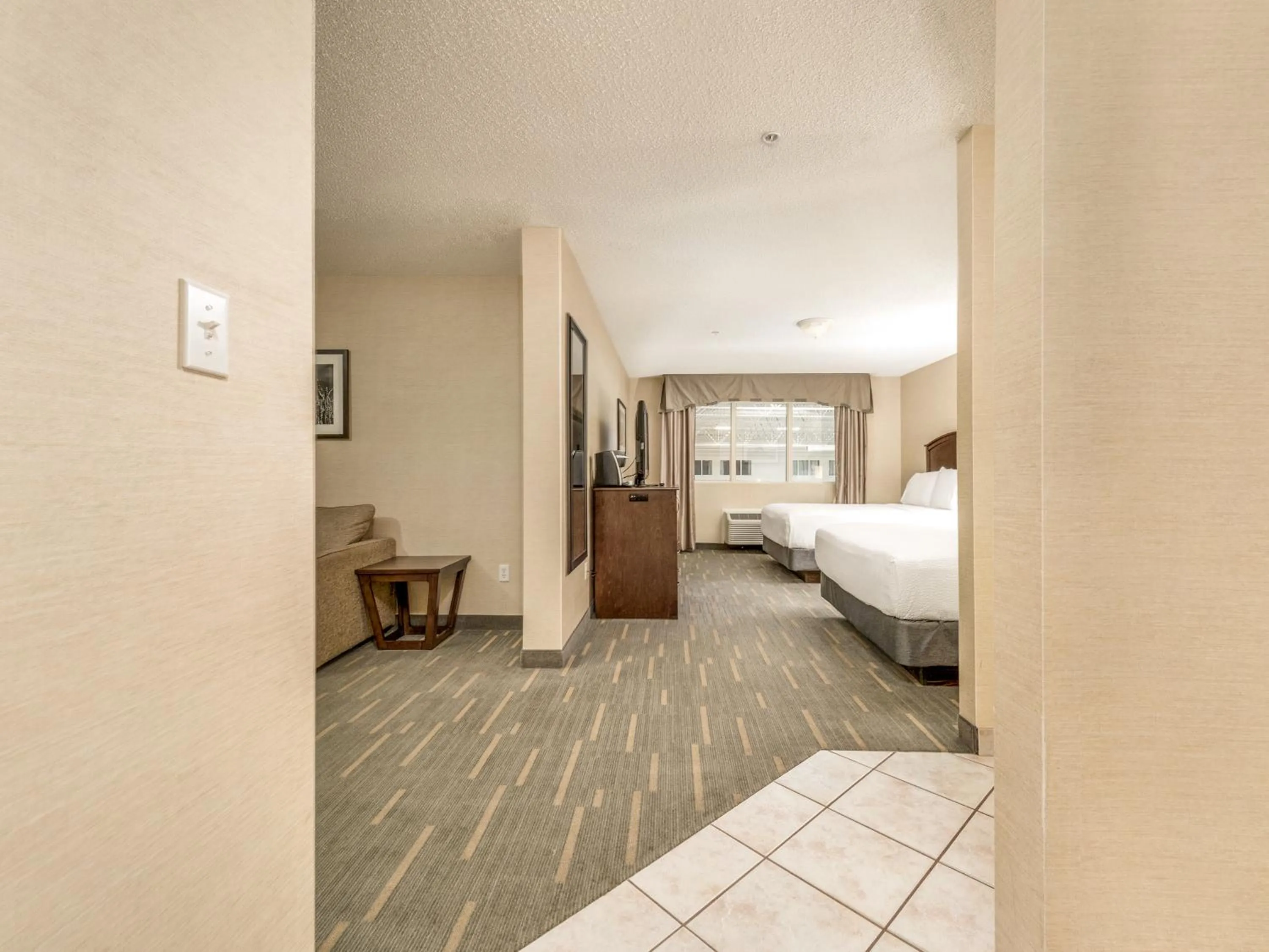 Bed in Holiday Inn Lethbridge by IHG