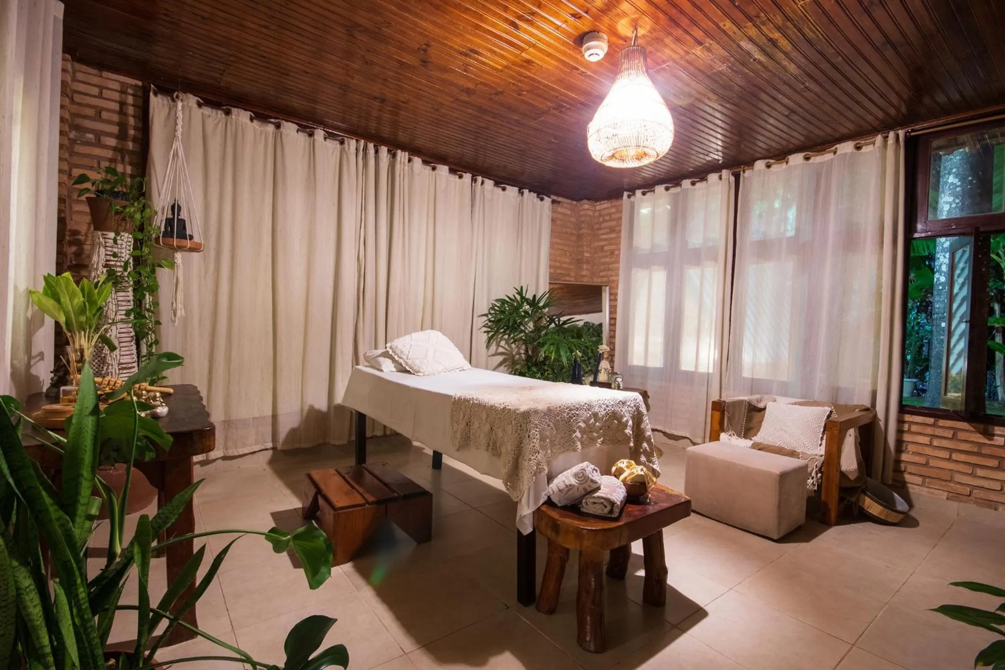 Massage, Bed in Pousada Encontro das Águas