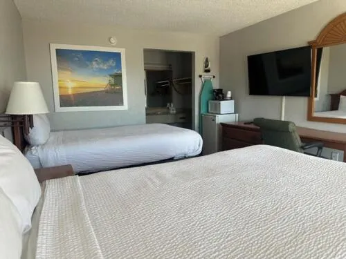 Bed in Days Inn by Wyndham Fort Myers