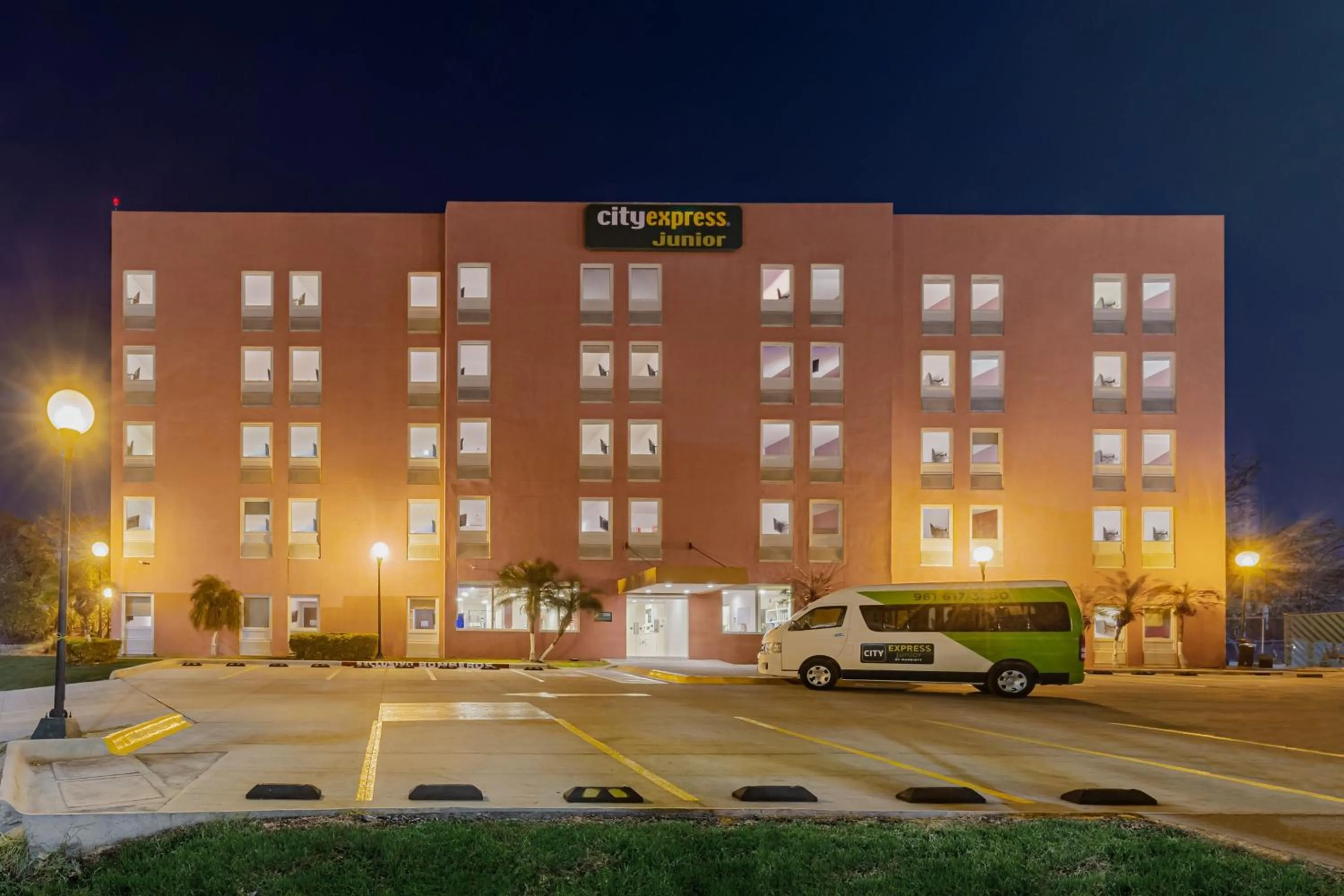 Property building in City Express Junior by Marriott Tuxtla Gutierrez Poliforum