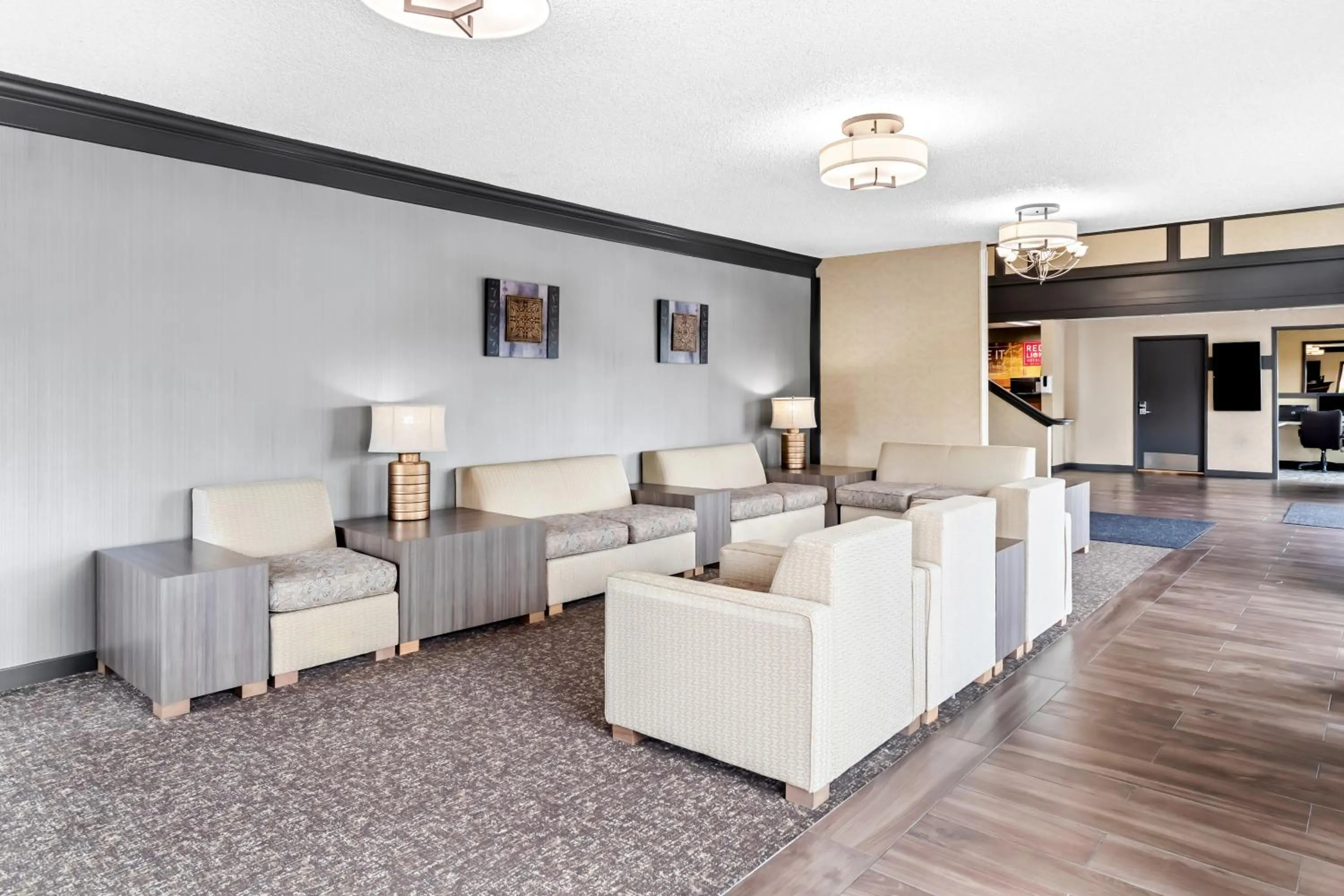 Lobby or reception in Red Lion Hotel Portland Airport