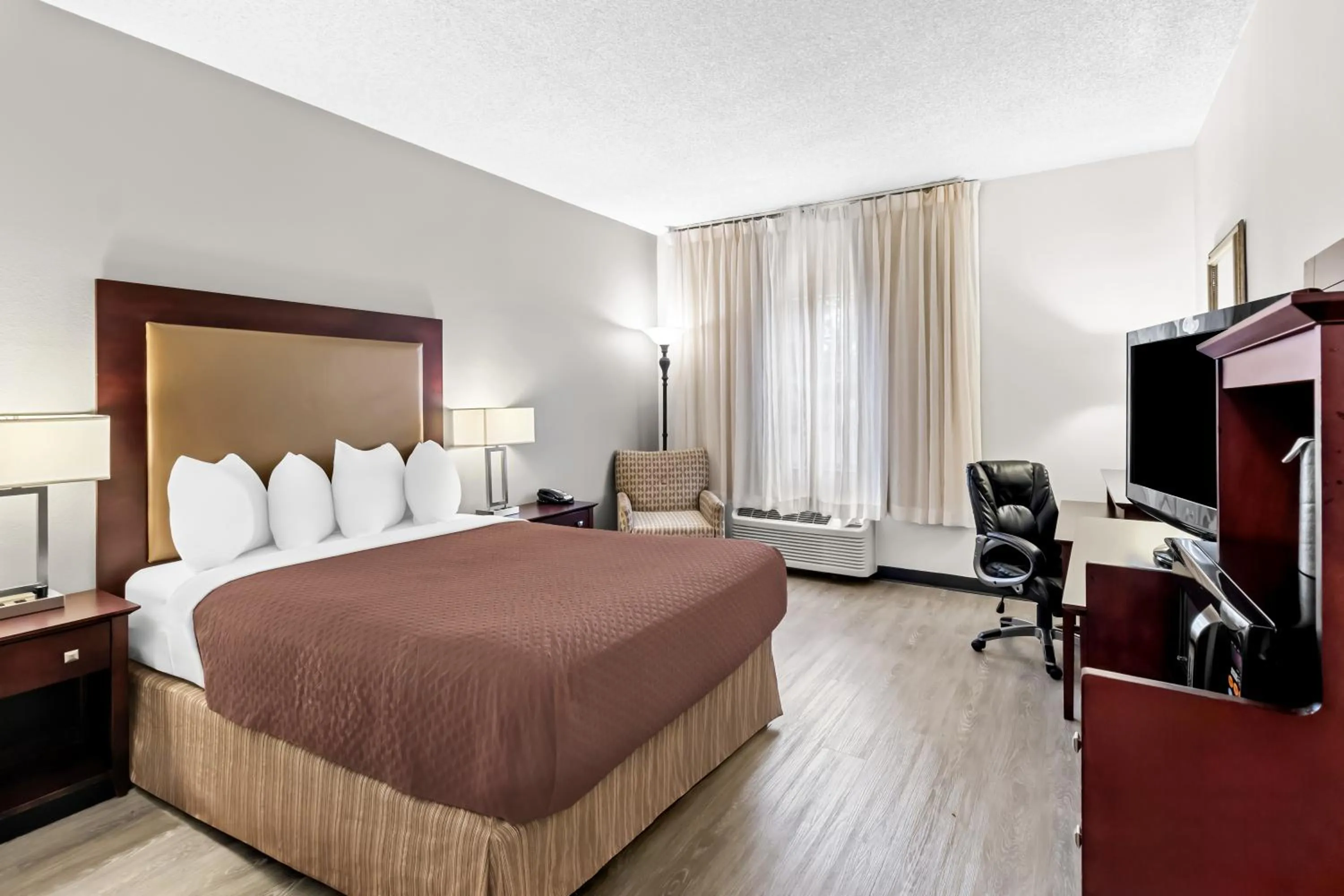 Bed in Red Lion Hotel Portland Airport