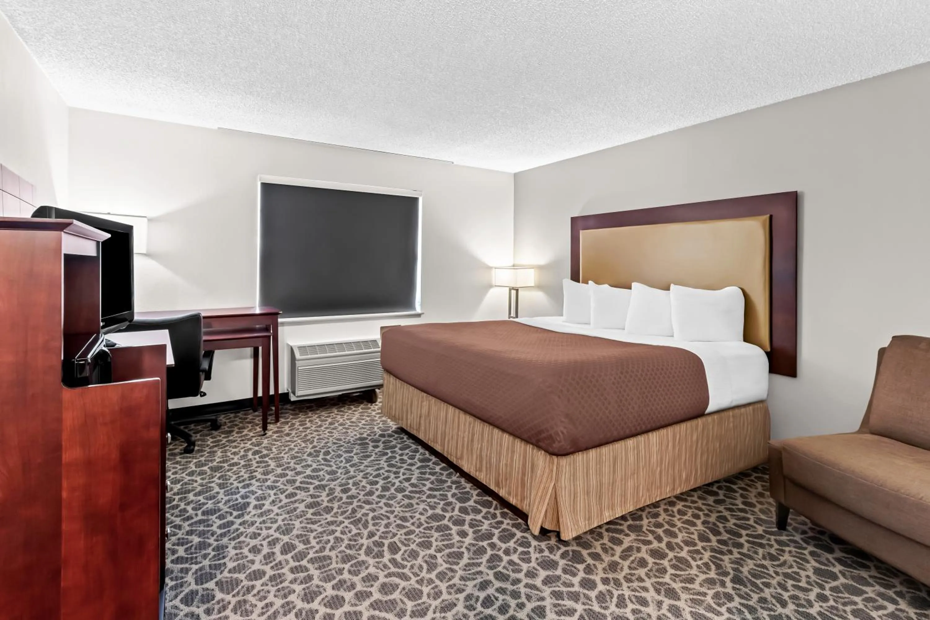 TV and multimedia, Bed in Red Lion Hotel Portland Airport