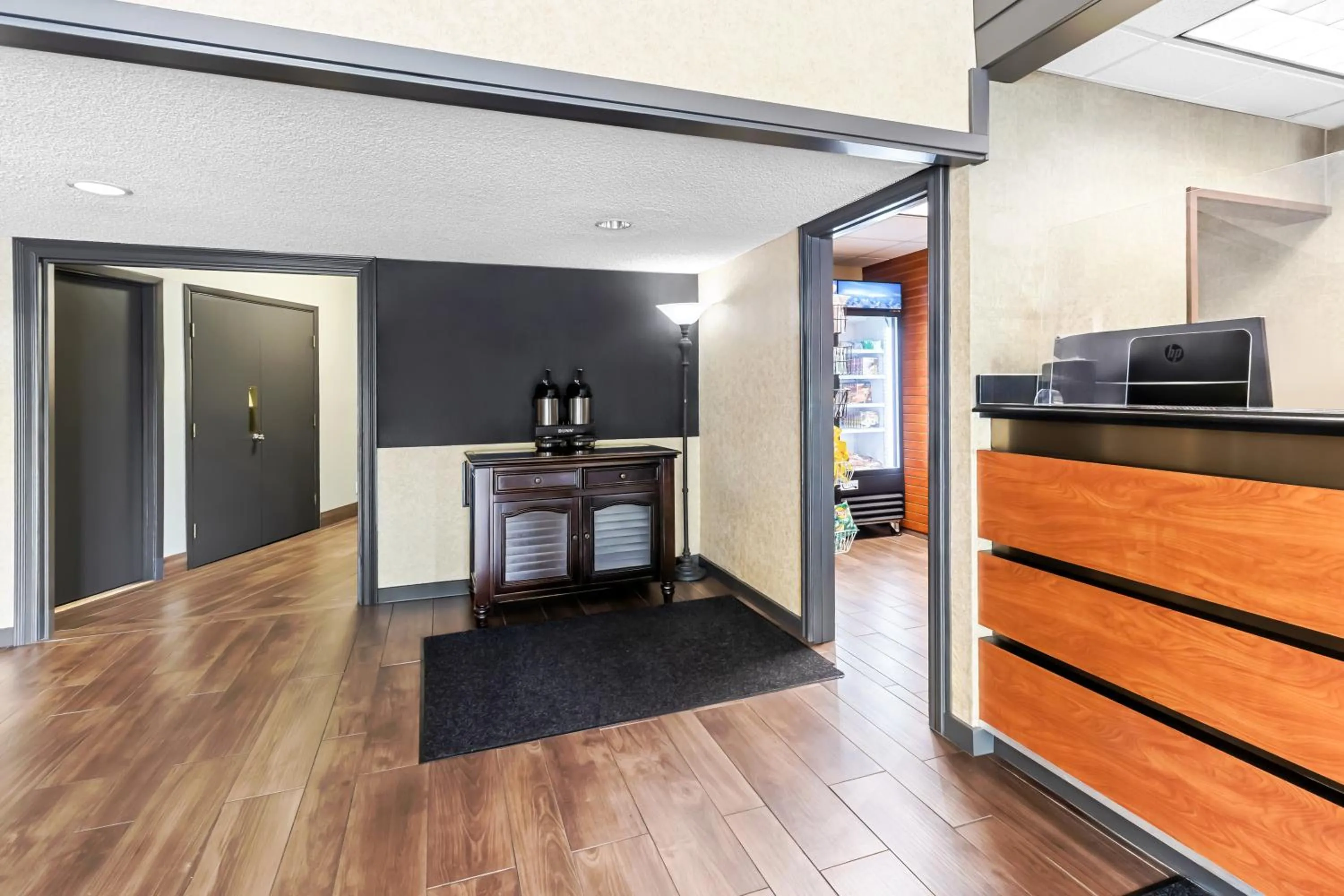 Lobby or reception in Red Lion Hotel Portland Airport