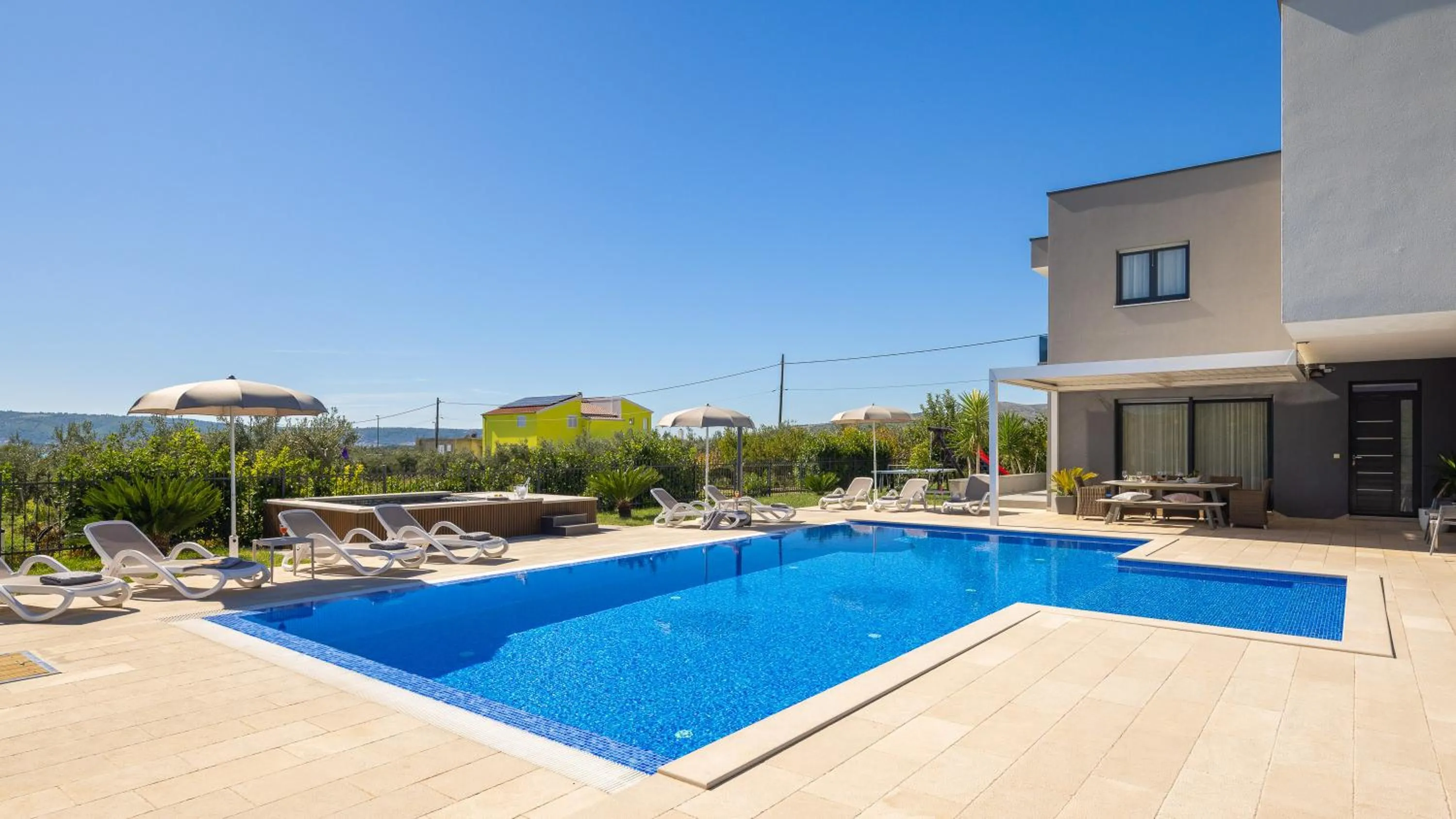 Property building in Villa Castello