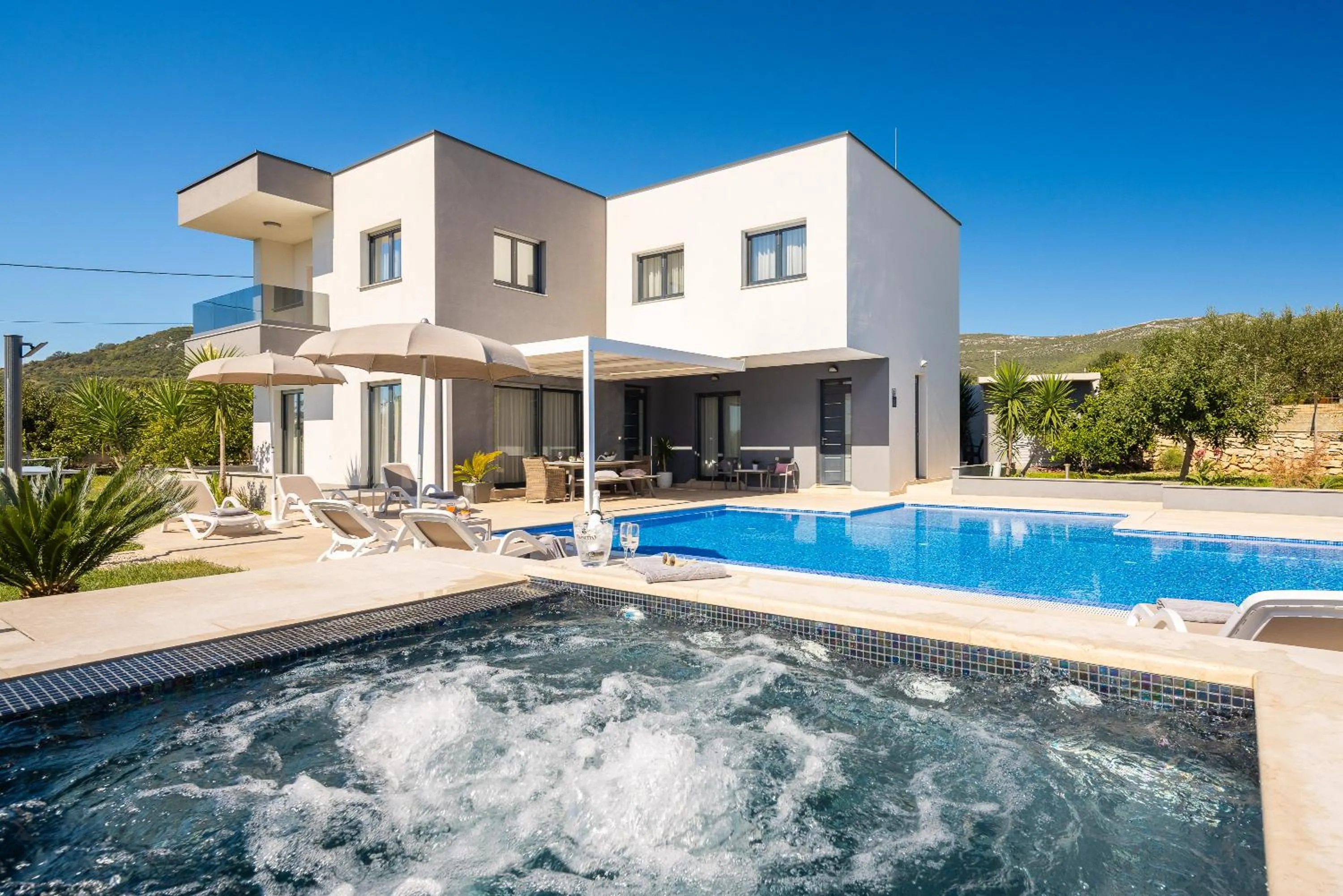 Property building in Villa Castello