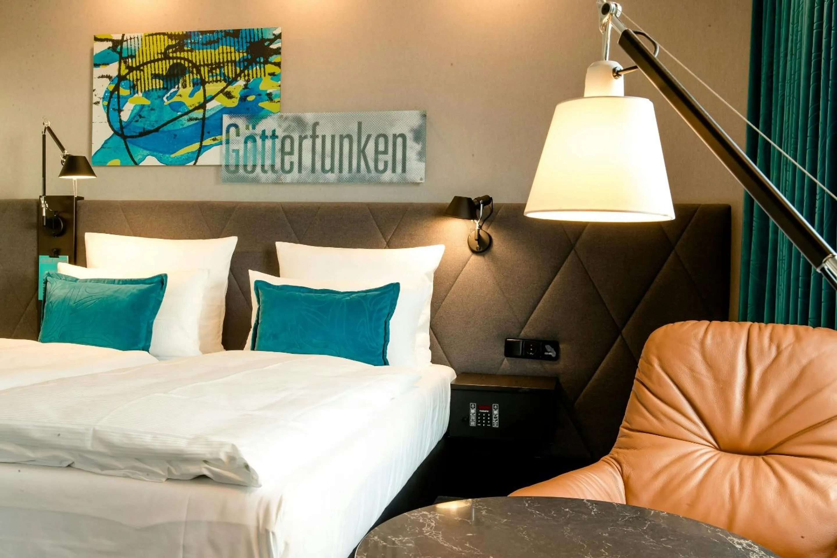 Photo of the whole room, Bed in Motel One Bonn-Beethoven
