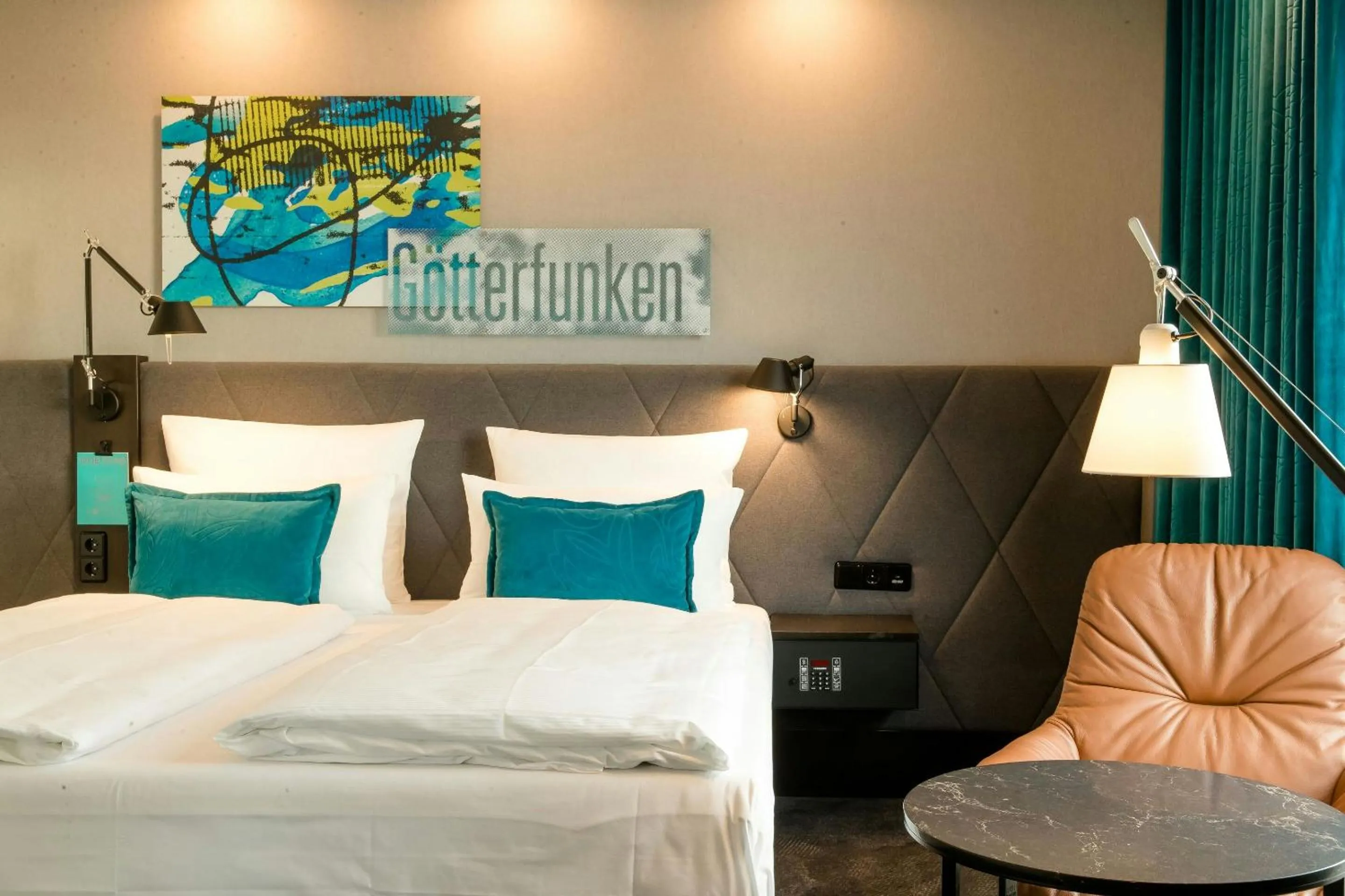 Photo of the whole room, Bed in Motel One Bonn-Beethoven