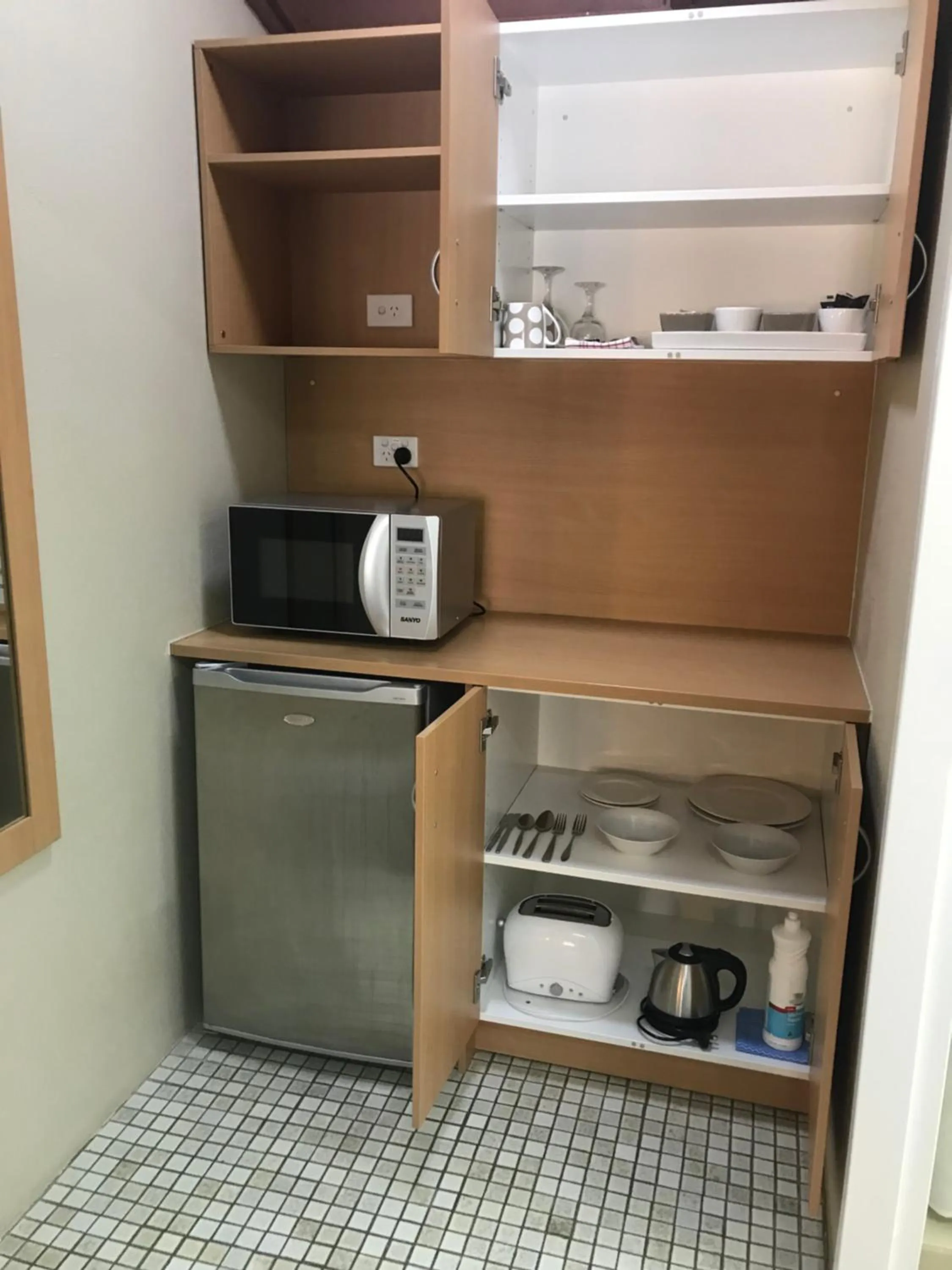 Coffee/tea facilities in Hideaway Motor Inn