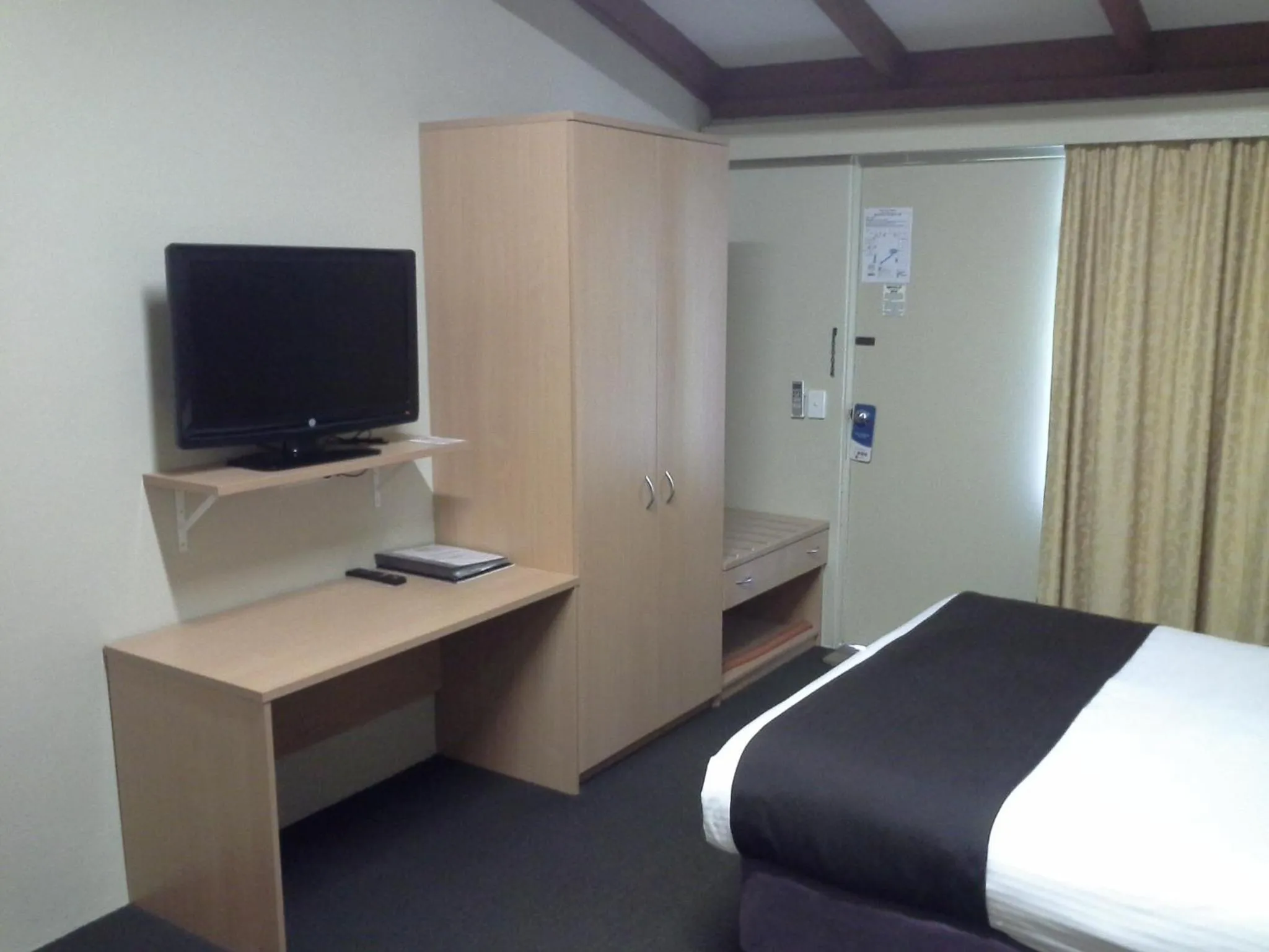 Decorative detail, Bed in Hideaway Motor Inn