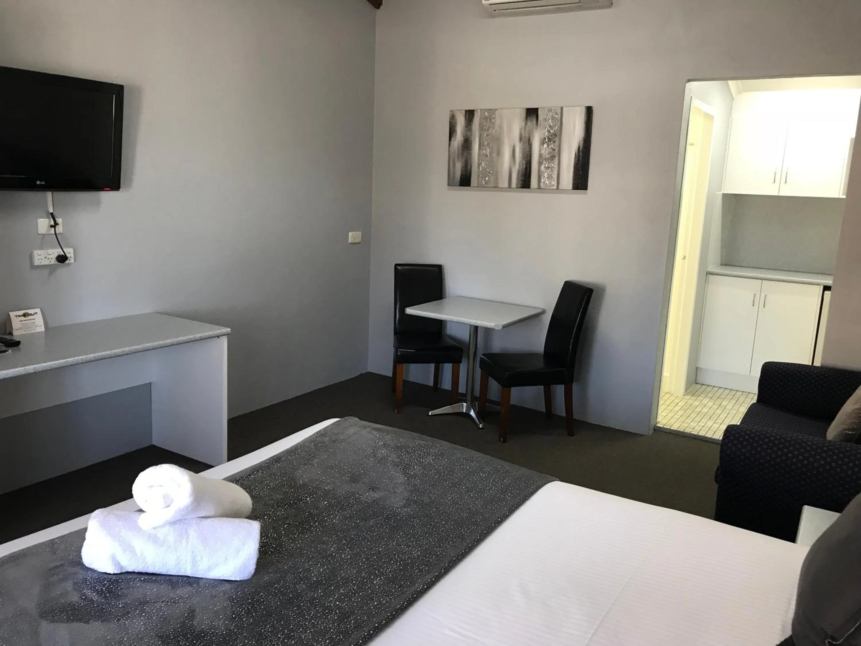 Coffee/tea facilities in Hideaway Motor Inn