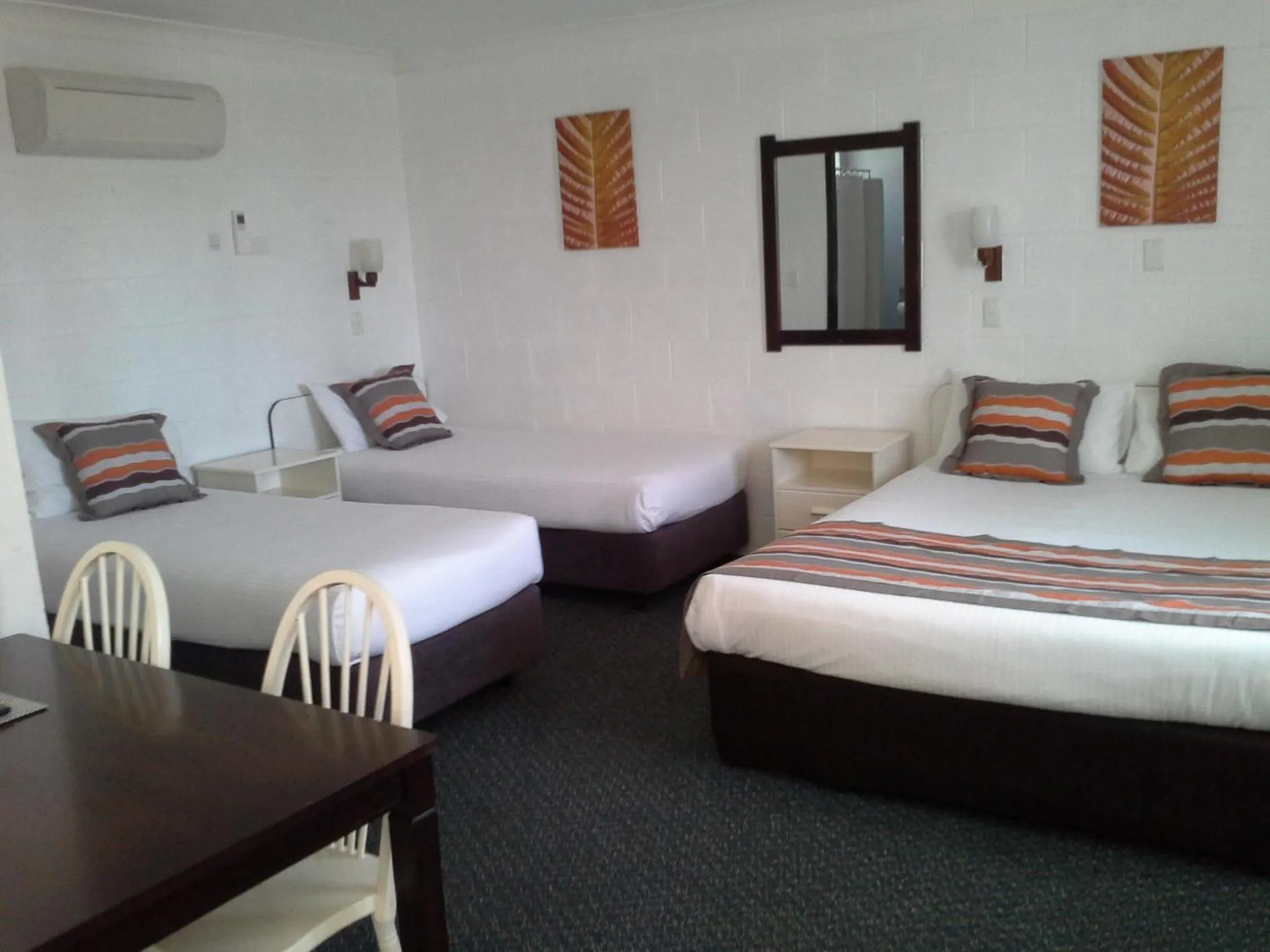 Photo of the whole room, Bed in Hideaway Motor Inn