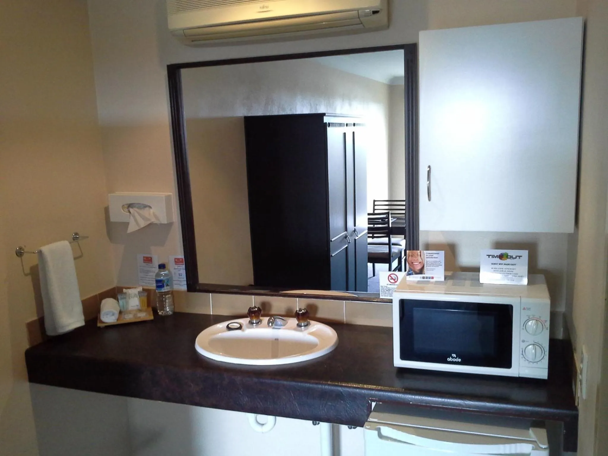 Bathroom in Hideaway Motor Inn