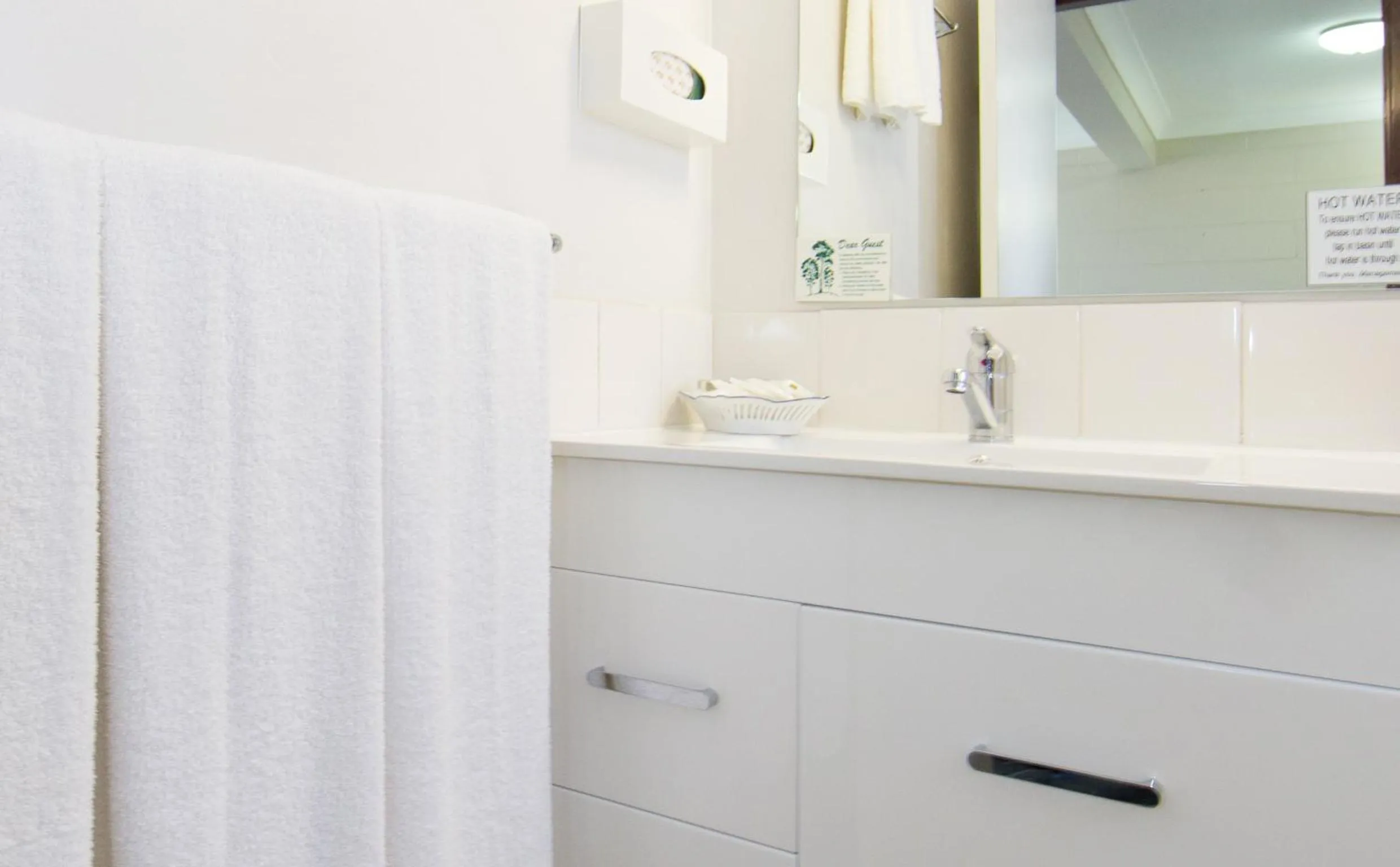 Bathroom in Hideaway Motor Inn