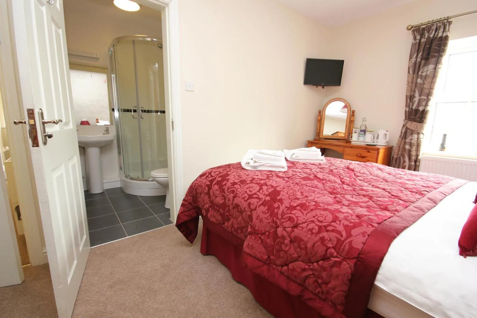 Bed in Lastra Farm Hotel