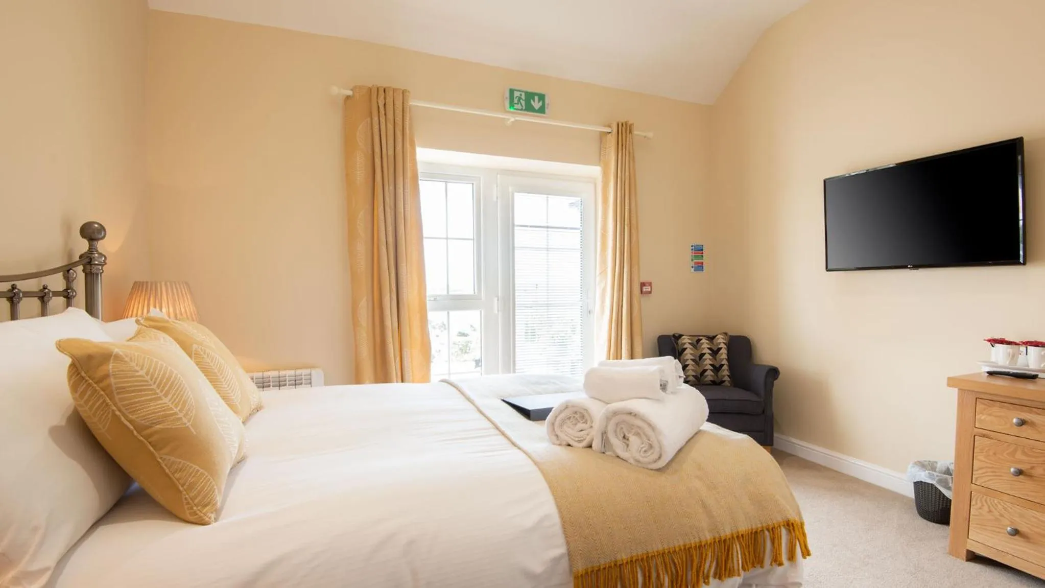 Bed in Lastra Farm Hotel