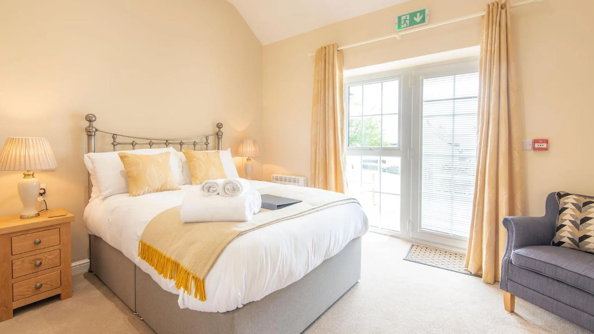 Bed in Lastra Farm Hotel