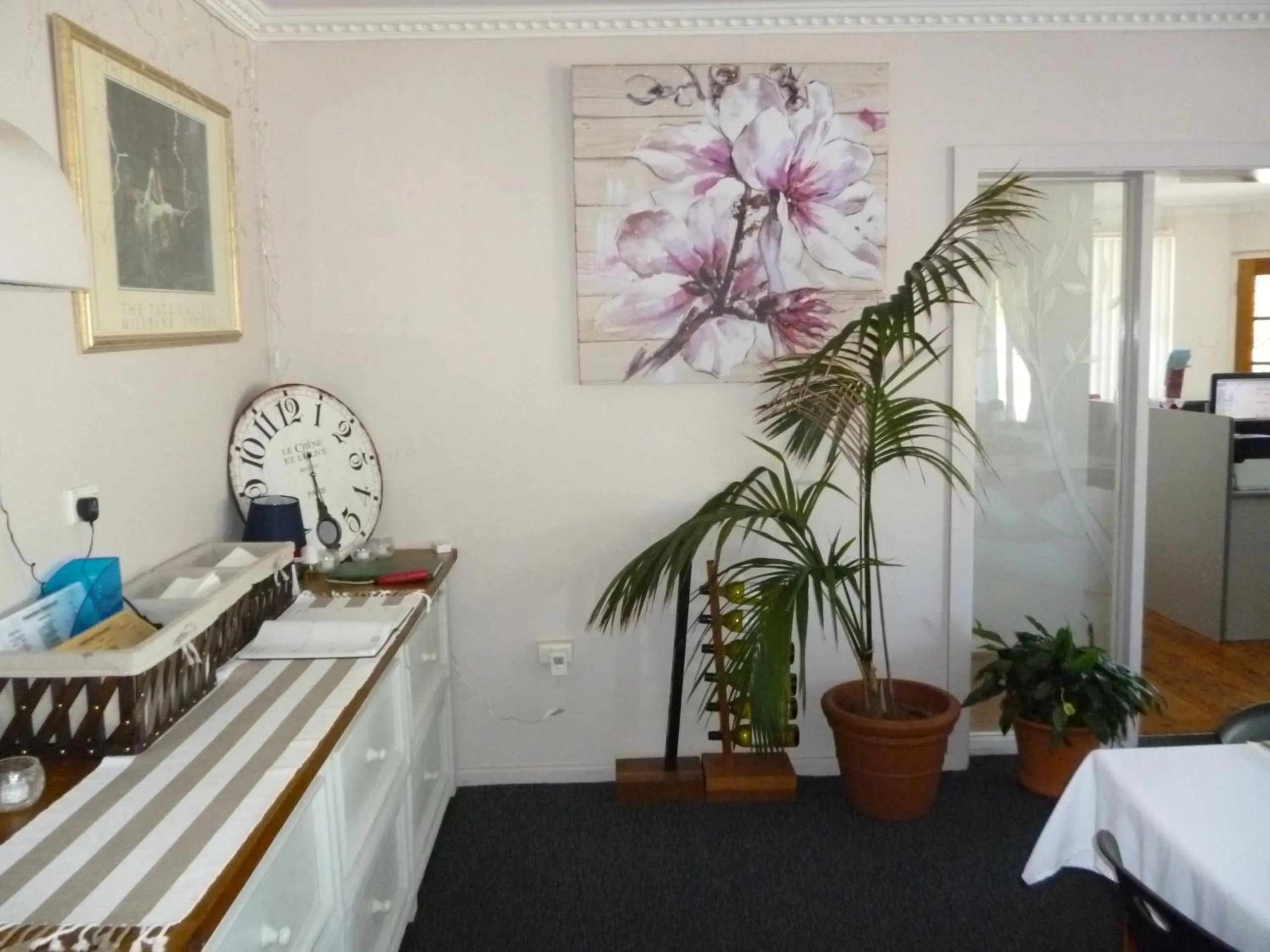 Restaurant/places to eat, Bed in Yass Motel