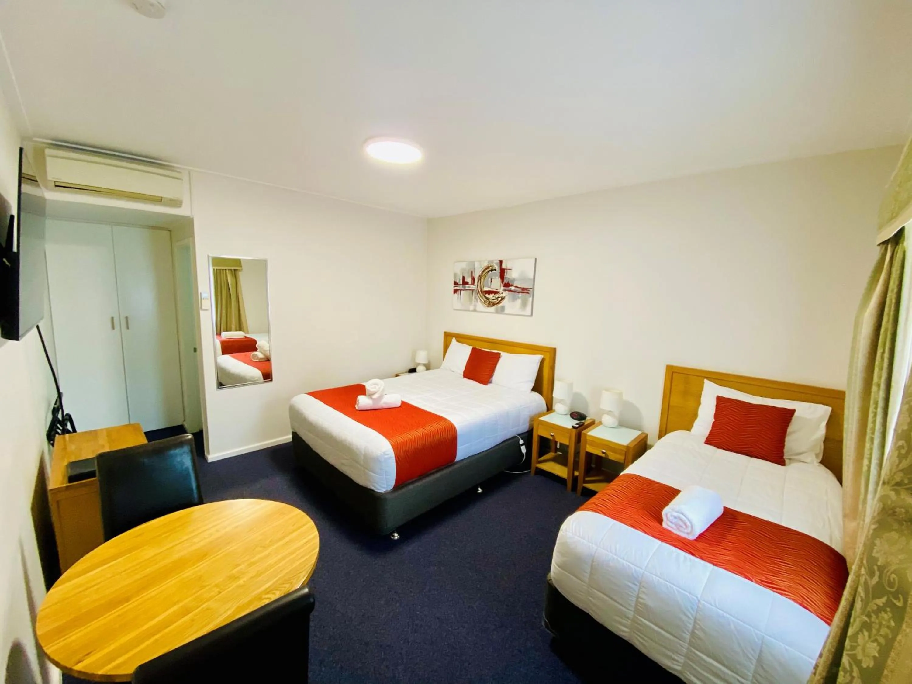 Bed in Colonial Lodge Motor Inn