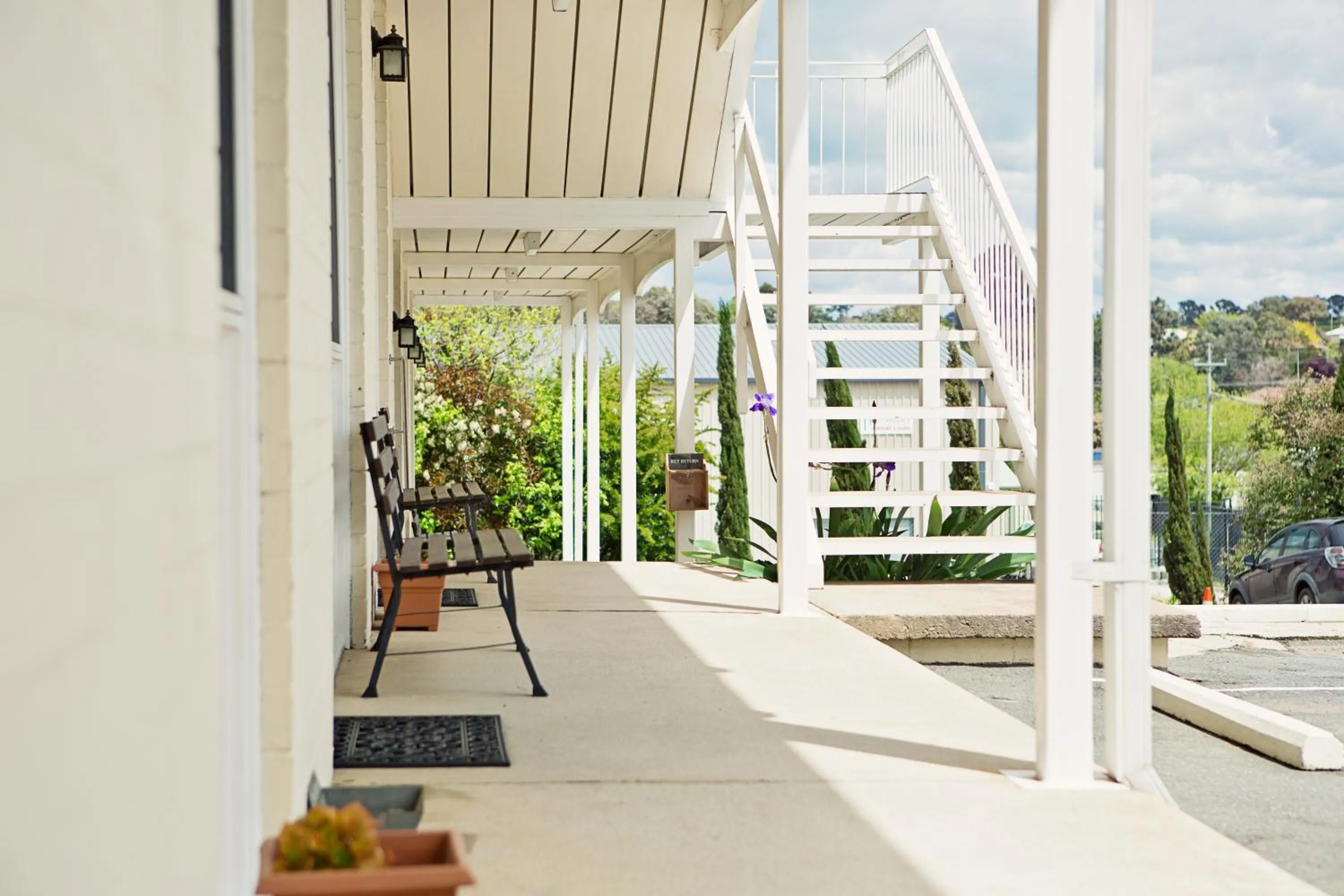 Garden in Colonial Lodge Motor Inn