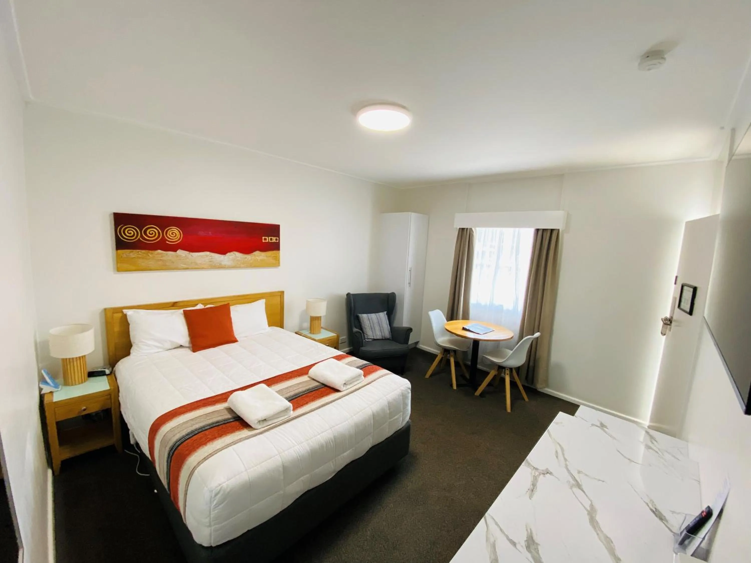 Bed in Colonial Lodge Motor Inn