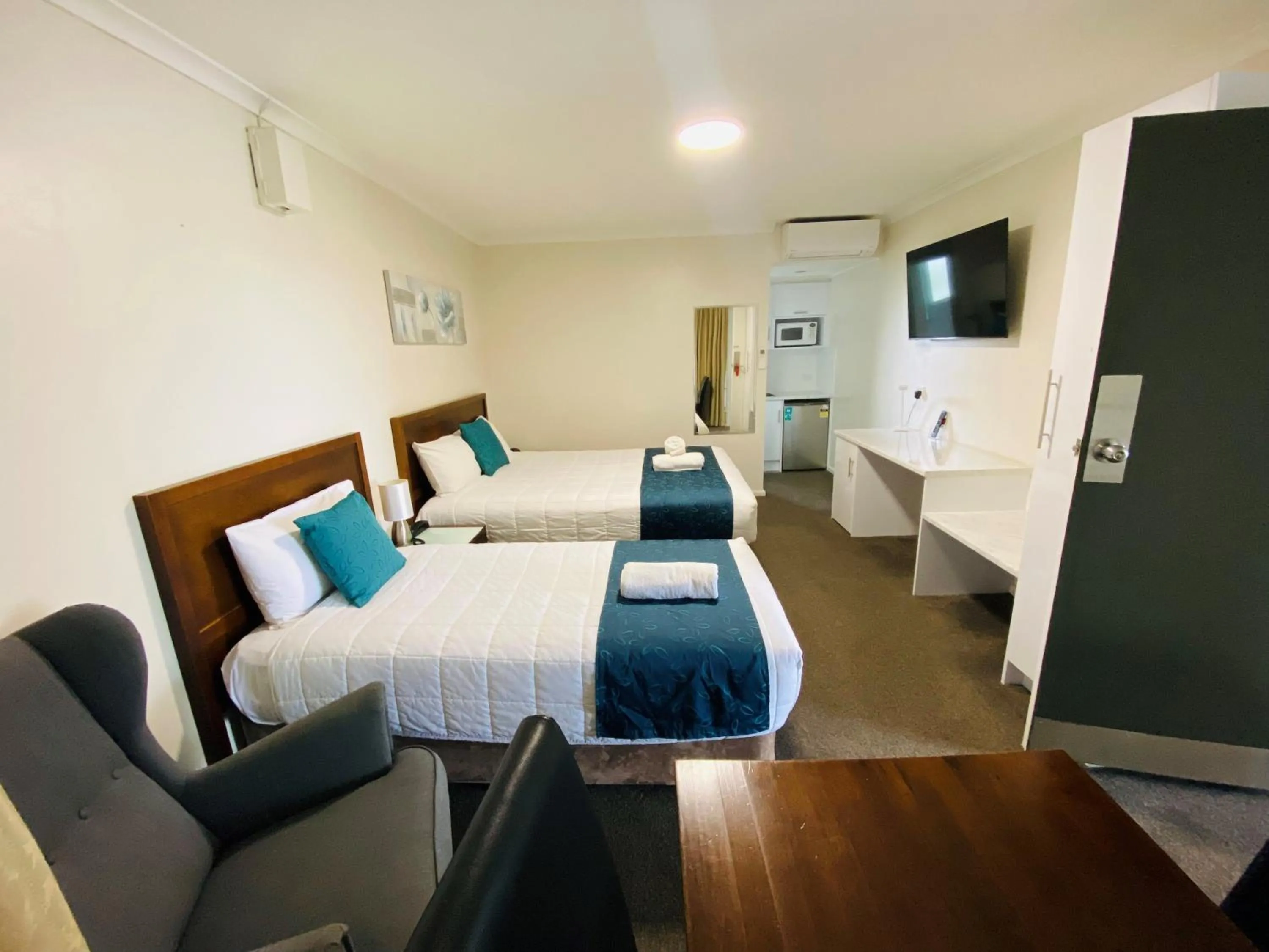 Bed in Colonial Lodge Motor Inn