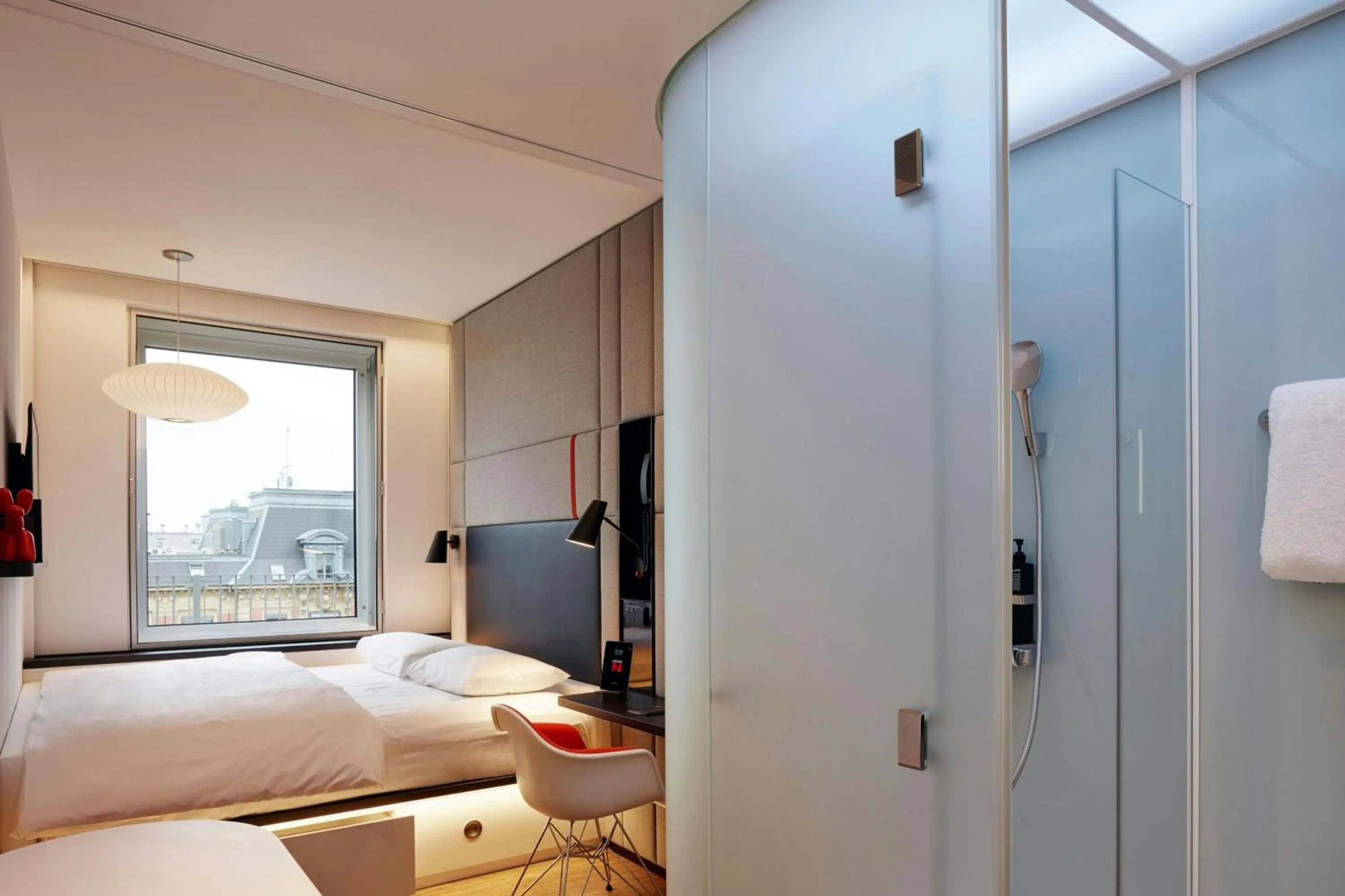 Bedroom, Bed in citizenM Copenhagen Radhuspladsen